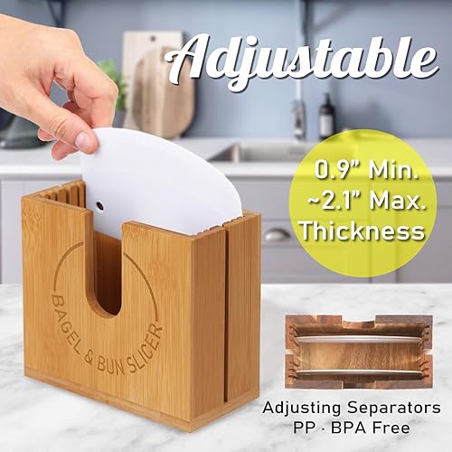 Miniatura 3 de Soporte grande ajustable para cortar bagel Soporte de corte de bagel de bambú con ranuras ajustables de ancho para bagels pequeños y grandes,