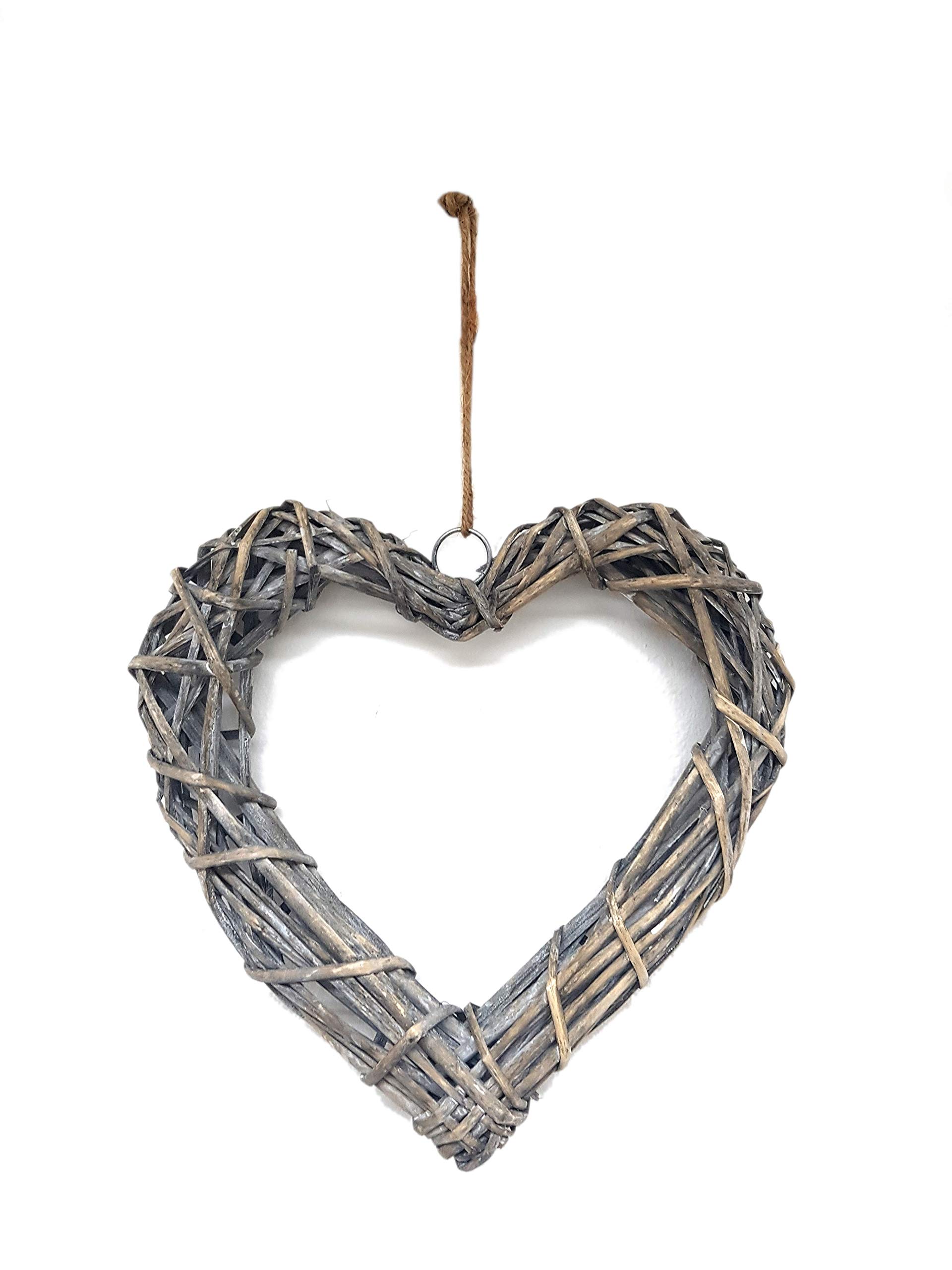 Cœur en osier sur corde de jute pour une décoration de mariage champêtre et romantique