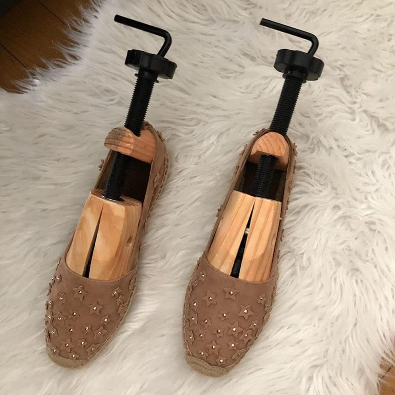 REVAHI Barella per Scarpe, espansore per Scarpe Pratico Regolabile Liscio in Legno di Pino, Squisito Professionale per Uomo