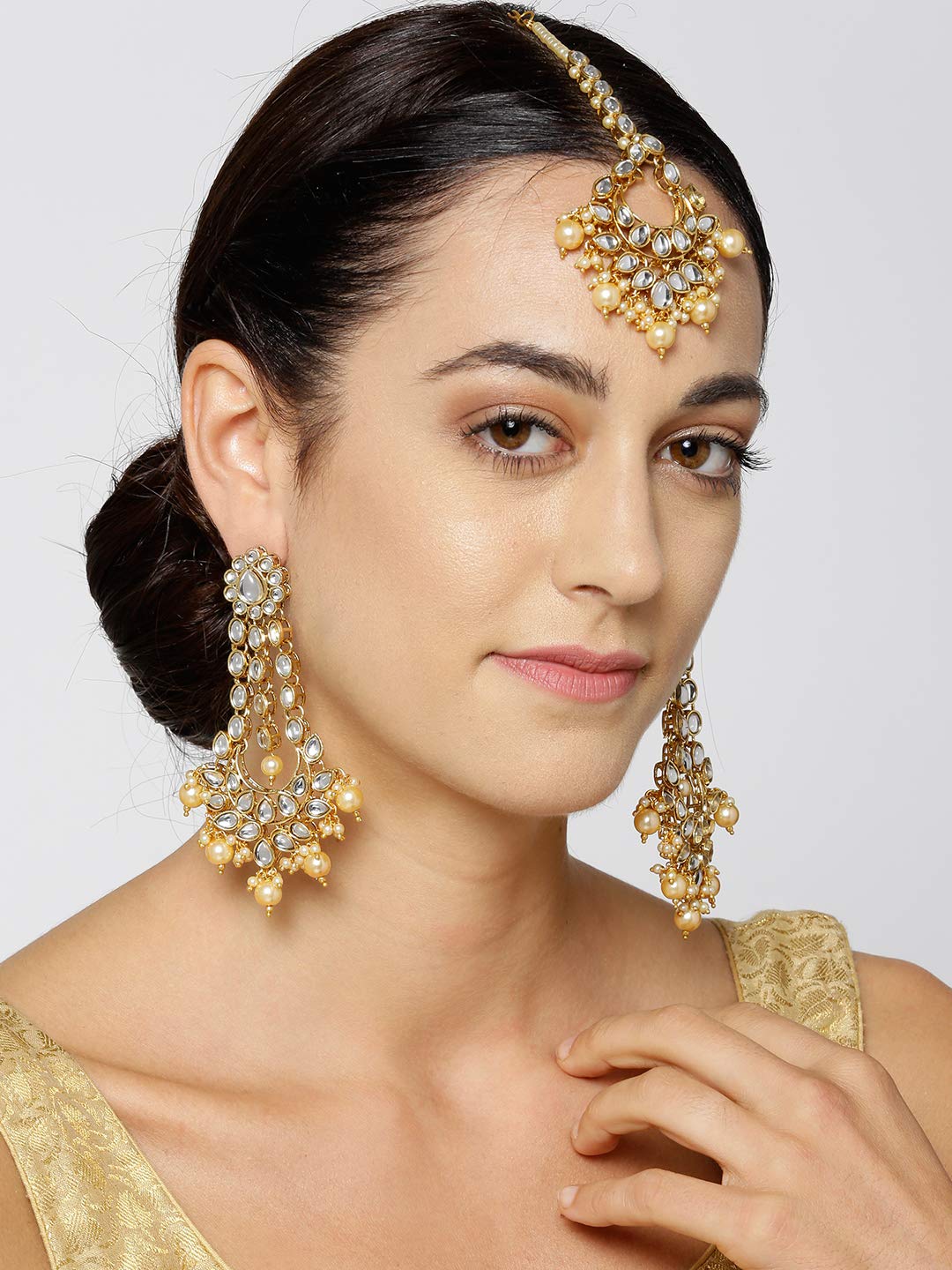 Off-White Stone-Studded Beaded Jewellery Set