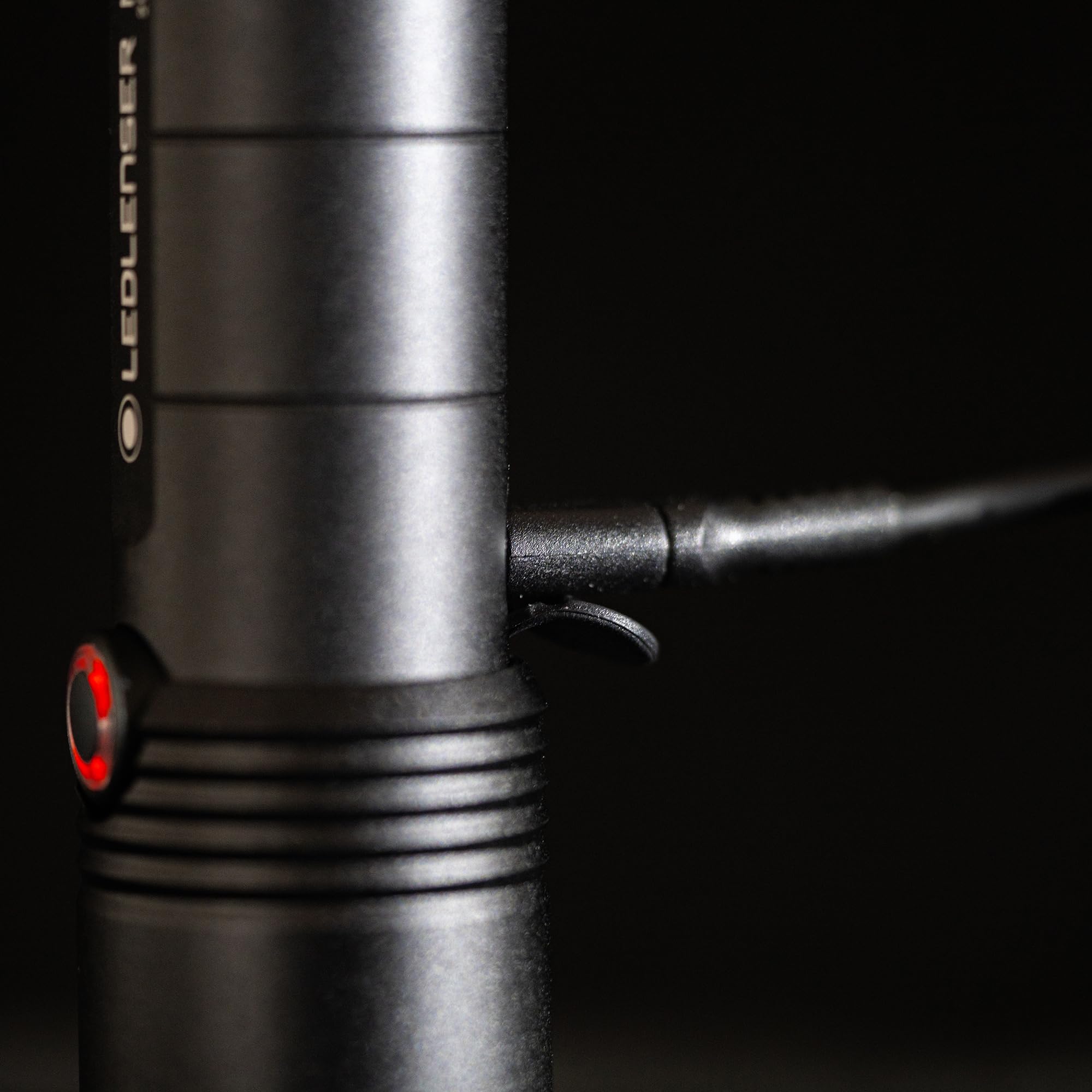 Amazon | Ledlenser(レッドレンザー) MT10 Black Edition ハンディ