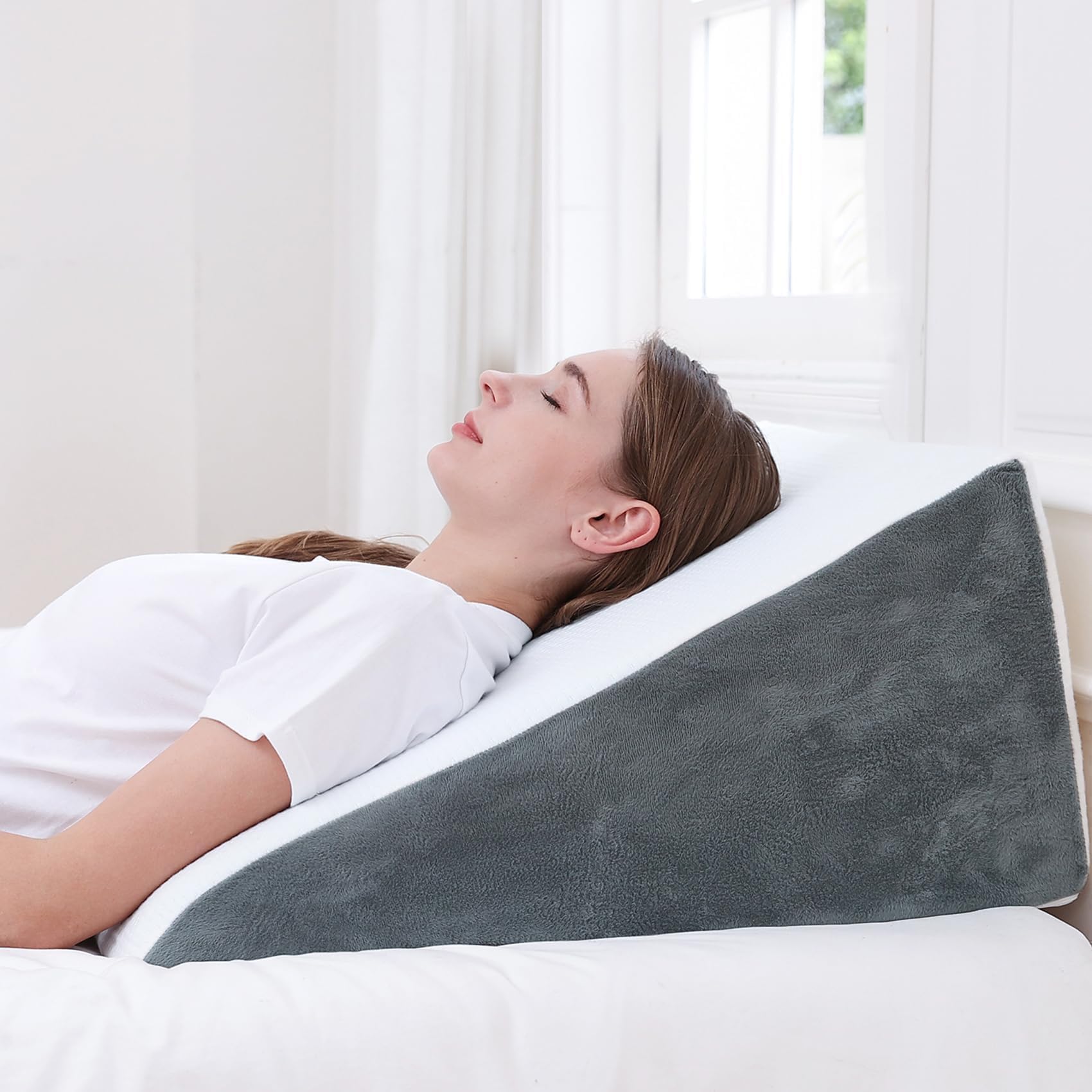 Sasttie Almohada de cuña para apnea del sueño, almohada de espuma viscoelástica de 12 pulgadas para alivio del reflujo ácido, almohada triangular de 30 grados para dormir con funda extraíble, color