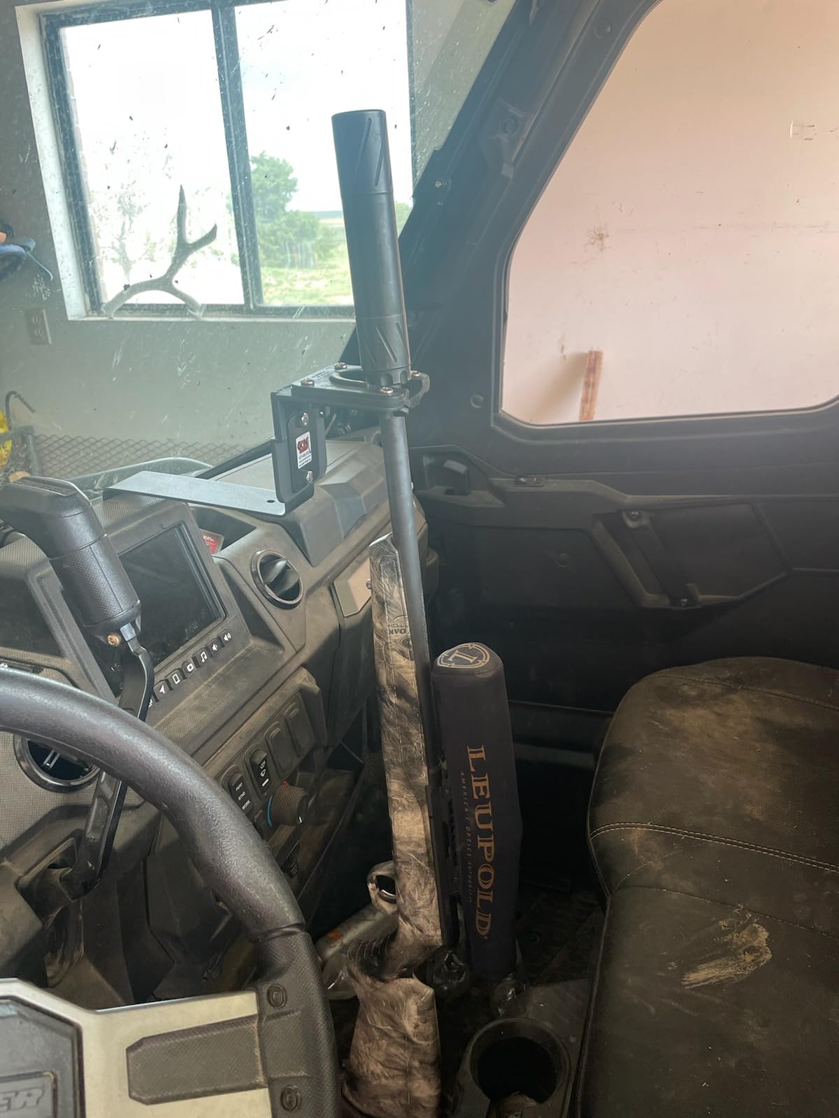Polaris Ranger 1000 XP with Navigation Screen Gun Rack