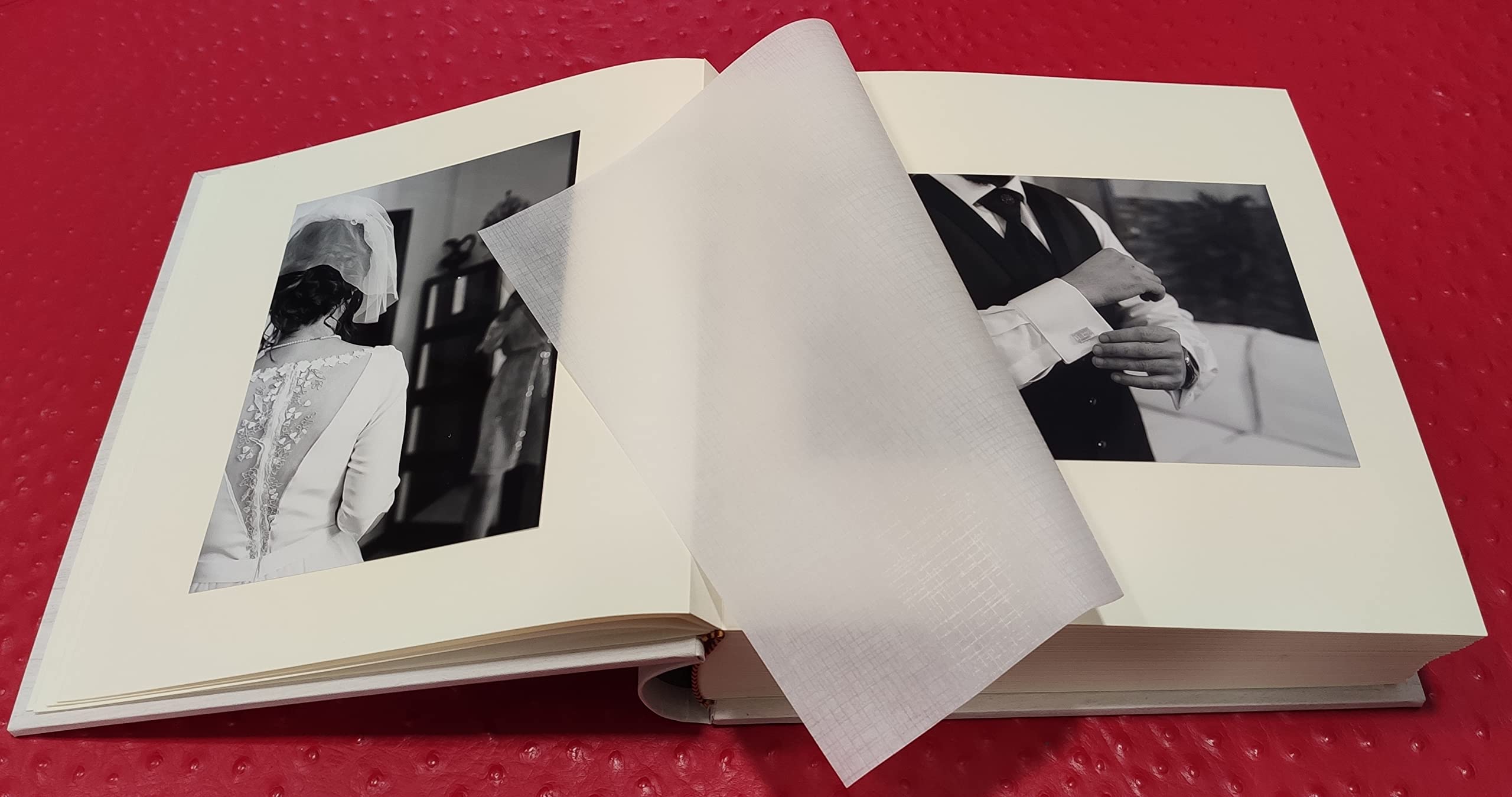 ALBUM FOTOGRAFICO NOZZE MATRIMONIO ANNIVERSARIO TELA DI LINO BEIGE CON CUORI IN LEGNO E INIZIALI PERSONALIZZABILI DESIGN LEGNOEGRAFITE (30X30 cm con 30 fogli (60 facciate))