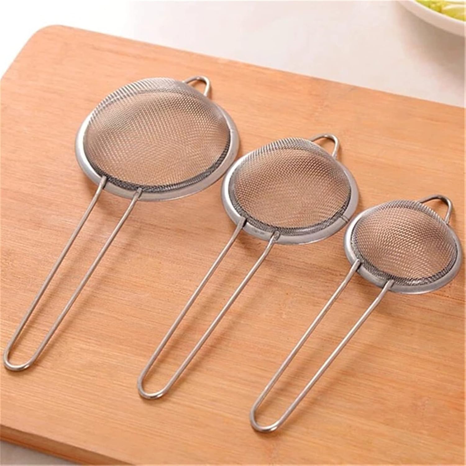 Food Strainers， Stainless Steel Wire Fine Mesh Oil Strainer Flour Colander Sieve Sifter Pastry Baking Tools Kitchen Accessories Strainer(White)