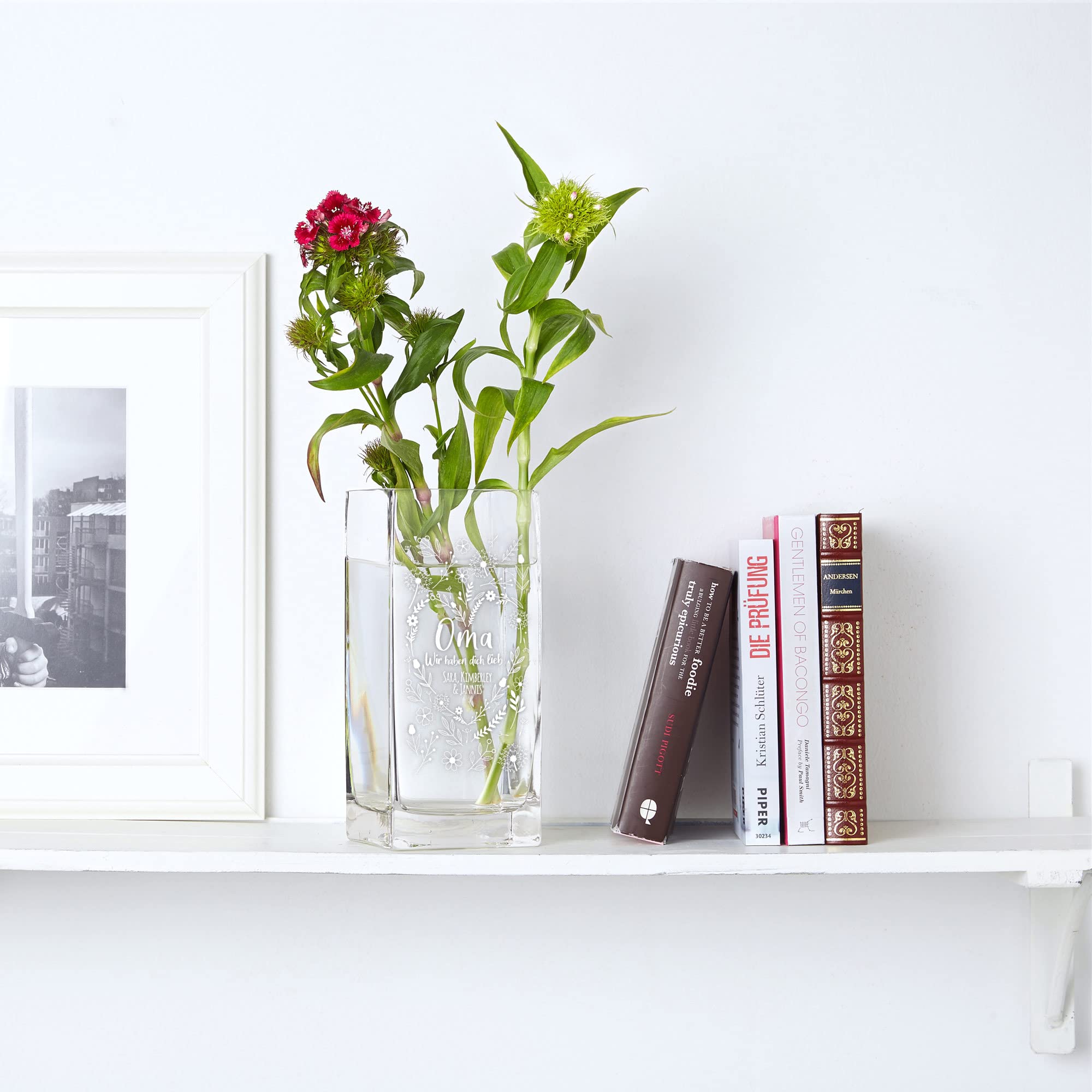Casa Vivente Blumenvase mit Gravur für Oma, Wir haben Dich lieb, Personalisiert mit Namen, Glasvase für Schnittblumen, Deko-Vase zum Großmuttertag