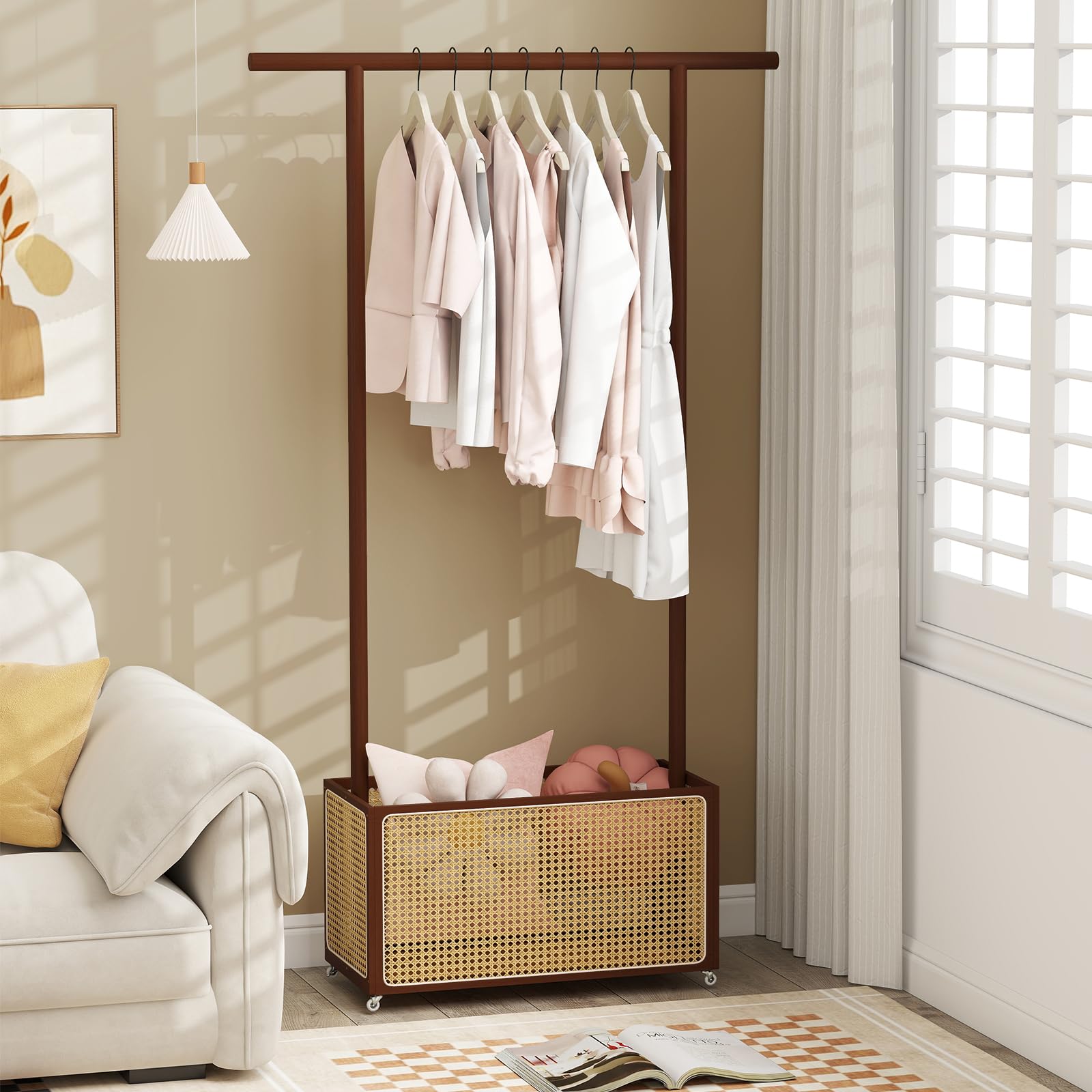 GIANTEX Burro Ropa con Ruedas, Perchero de Pie de Bambú con Cesta de Almacenamiento de Ratán y Barra de Colgar, Estilo Rústico, 100x32,5x172cm, Organizador de Ropa para Entrada, Dormitorio (Marrón)