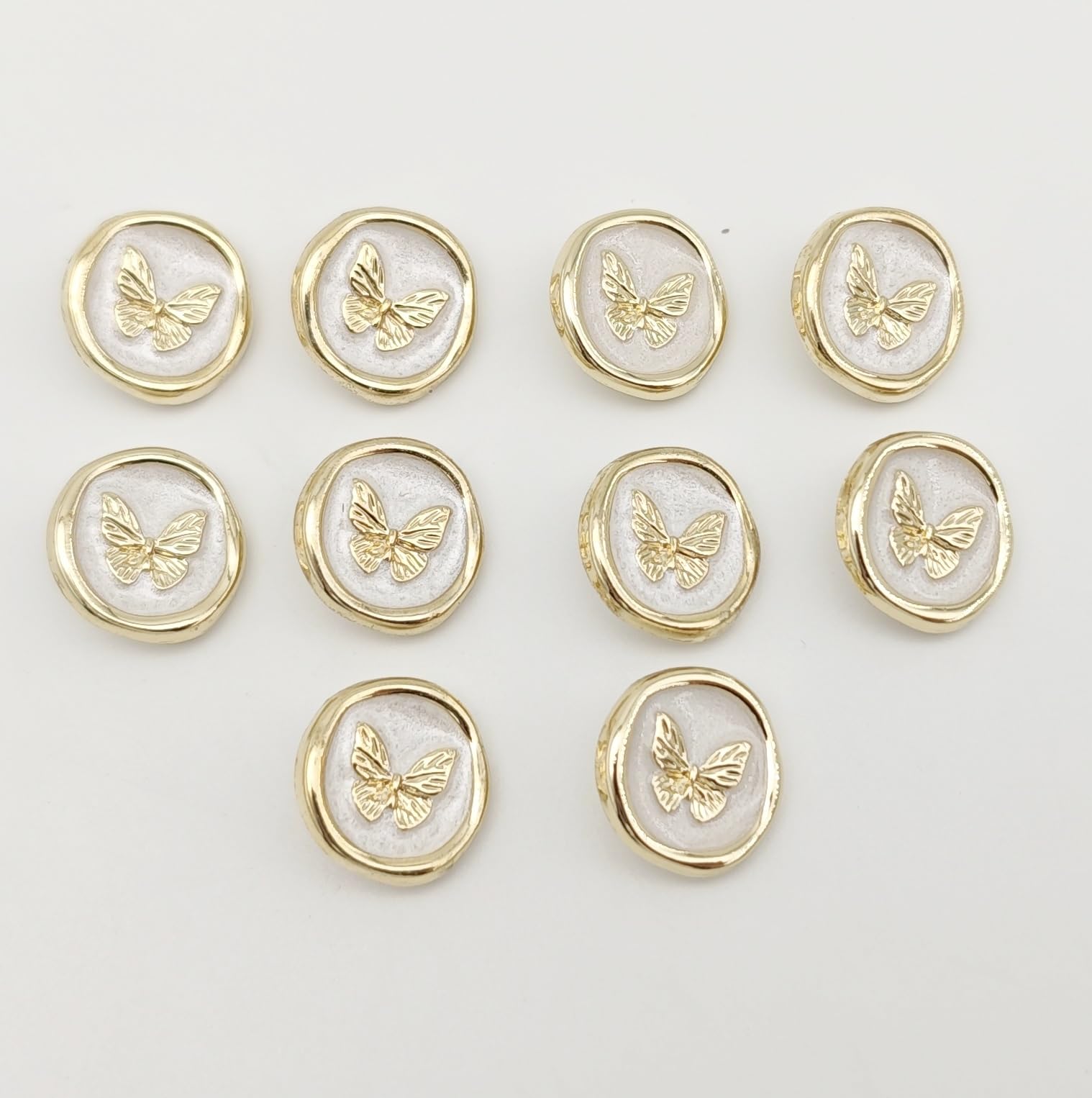 Boutons vintage à tige papillon pour remplacer les boutons cassés de vos cardigans