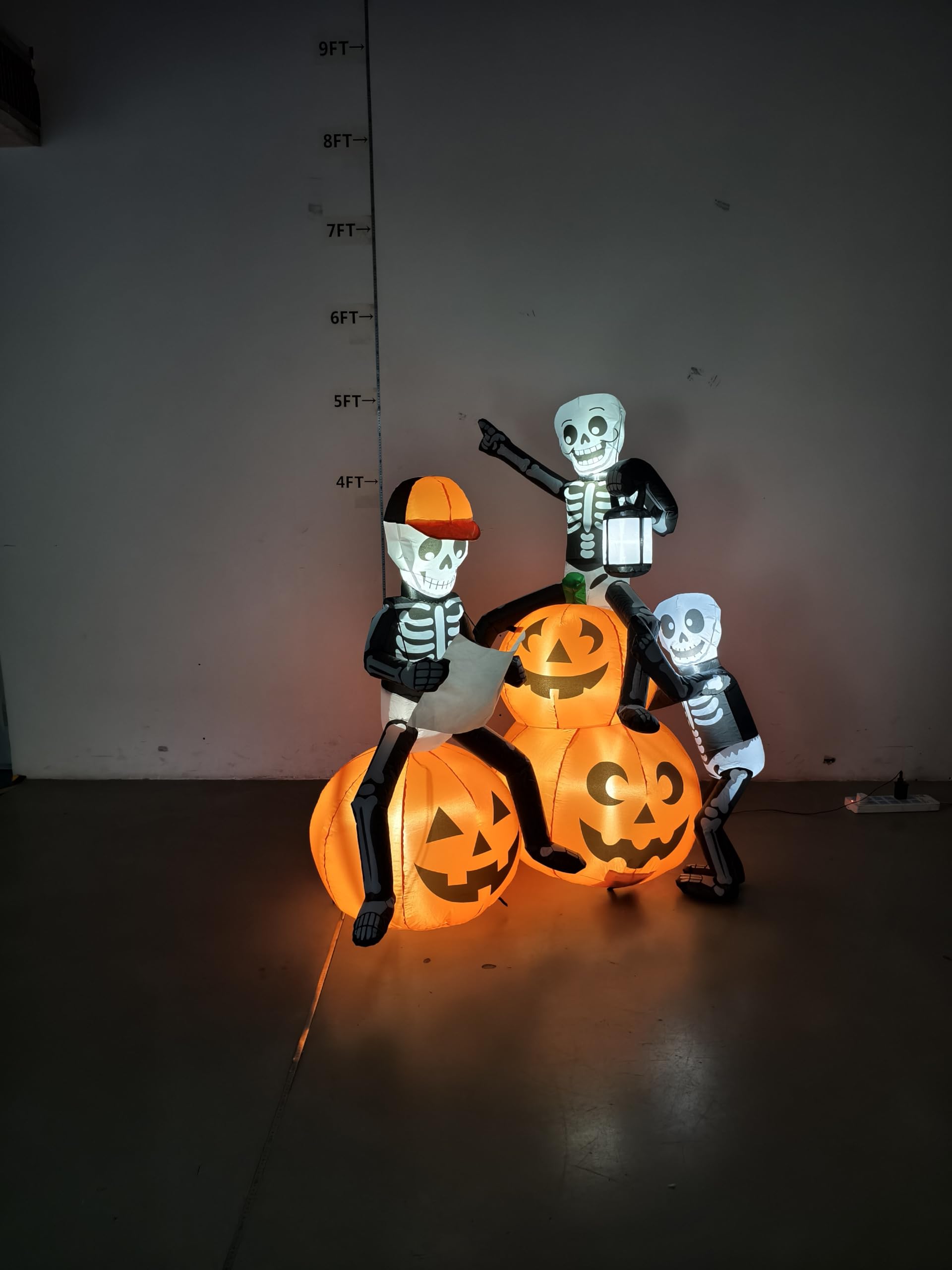 CAMULAND 4.9Fuß(150cm) Halloween Deko Aufblasbar Outdoor Skelett | Kürbis mit eingebauten LED Lichtern, Aufblasbare Hofdekoration für Garten & Party