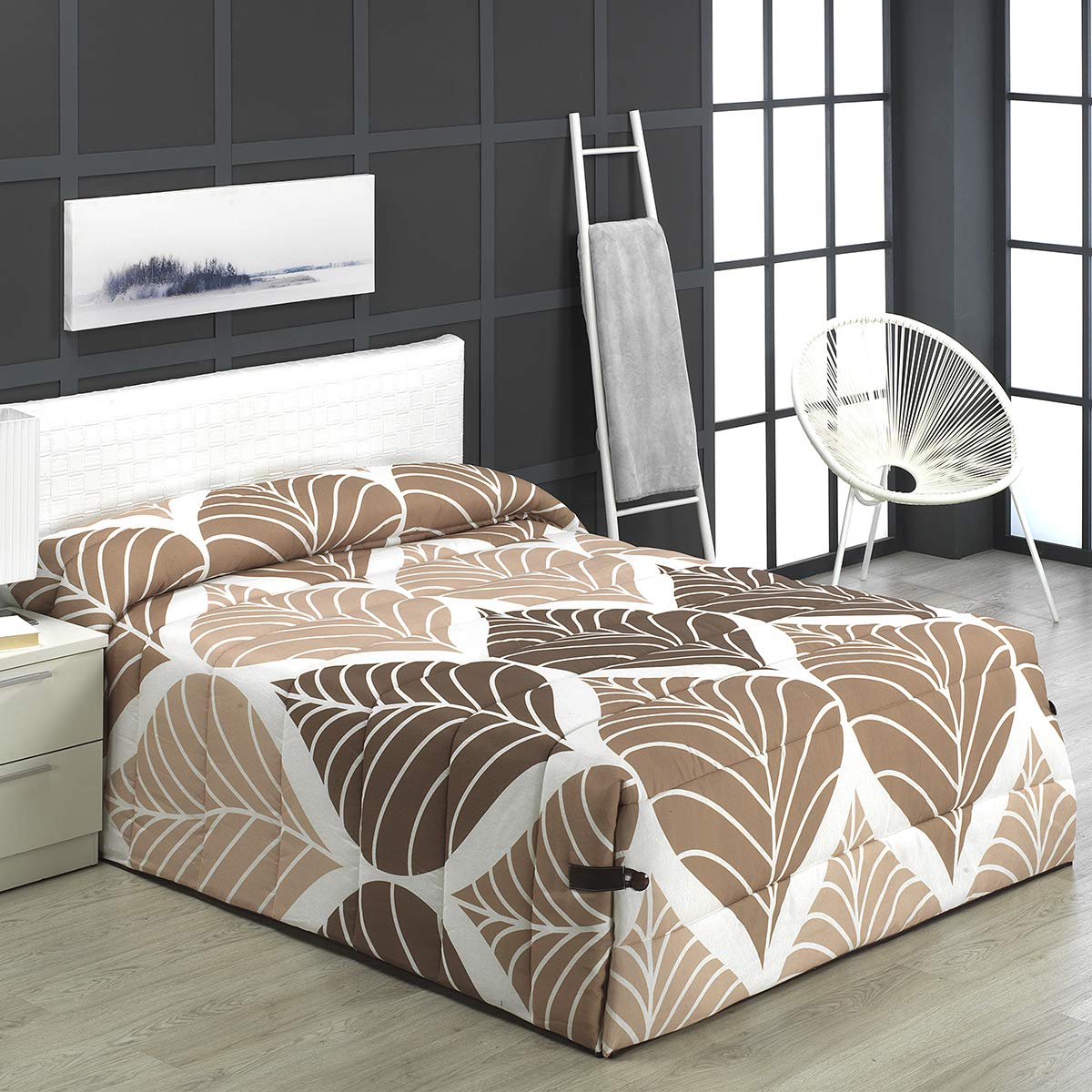 Lanovenanube Edredón Conforter Vera Cama 135 cm Beig diseño Estampado Hojas | Tejido 50% algodón 50% poliéster. Diseño estampado vegetal. Cintas laterales ajuste cama. No incluye cojín.