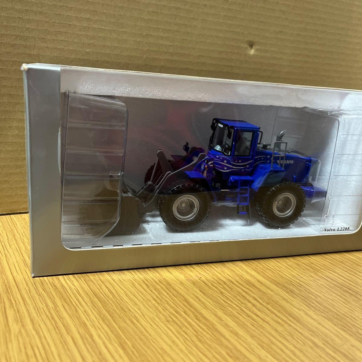 VOLVO L220E ホイールローダ　　1/50スケールモデル VOLVO L220E ホイールローダ 1/50スケールモデル - メルカリ