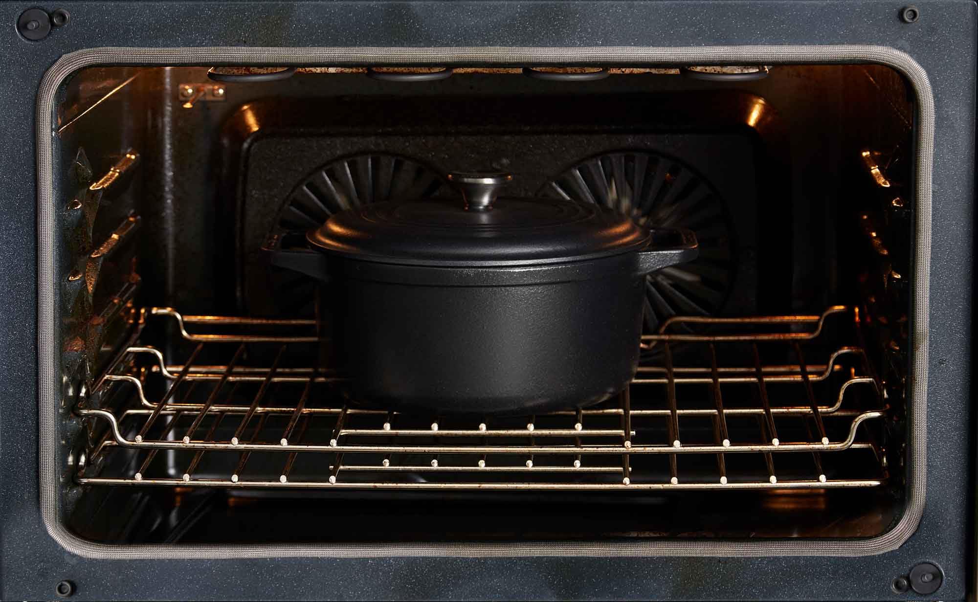 Victoria Horno Holandés Inducción Hierro Fundido Esmaltado 25cm, Cocotte 3,8L, sin PTFE ni PFOA, Apto para Fuego, Barbacoa, Horno, Vitrocerámica, Gas