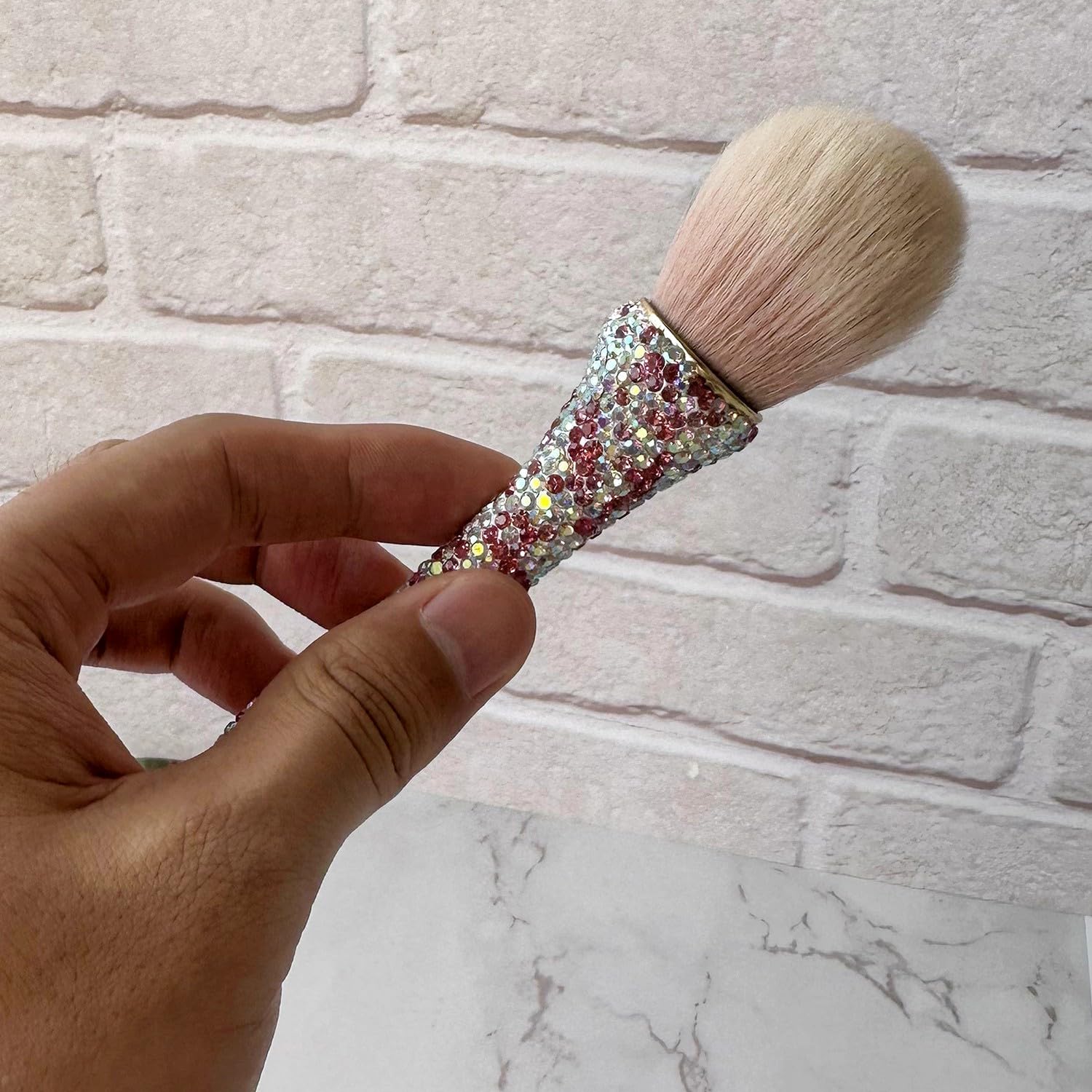 Pinceau de maquillage rétractable avec couvercle en strass brillants, brosse de maquillage portable avec poils doux (rose)