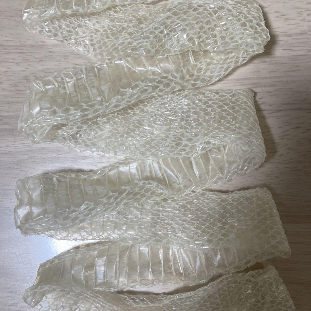 さーちん様★専用★金運アップ✡️勾玉型 金黒蛇石 白蛇の脱け殻付き Amazon.co.jp: 白蛇 抜け殻 金運 幸運 開運 : おもちゃ