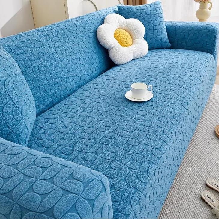 Housse de canapé 1 place velours bleu pour relooker un fauteuil de salon chaleureux