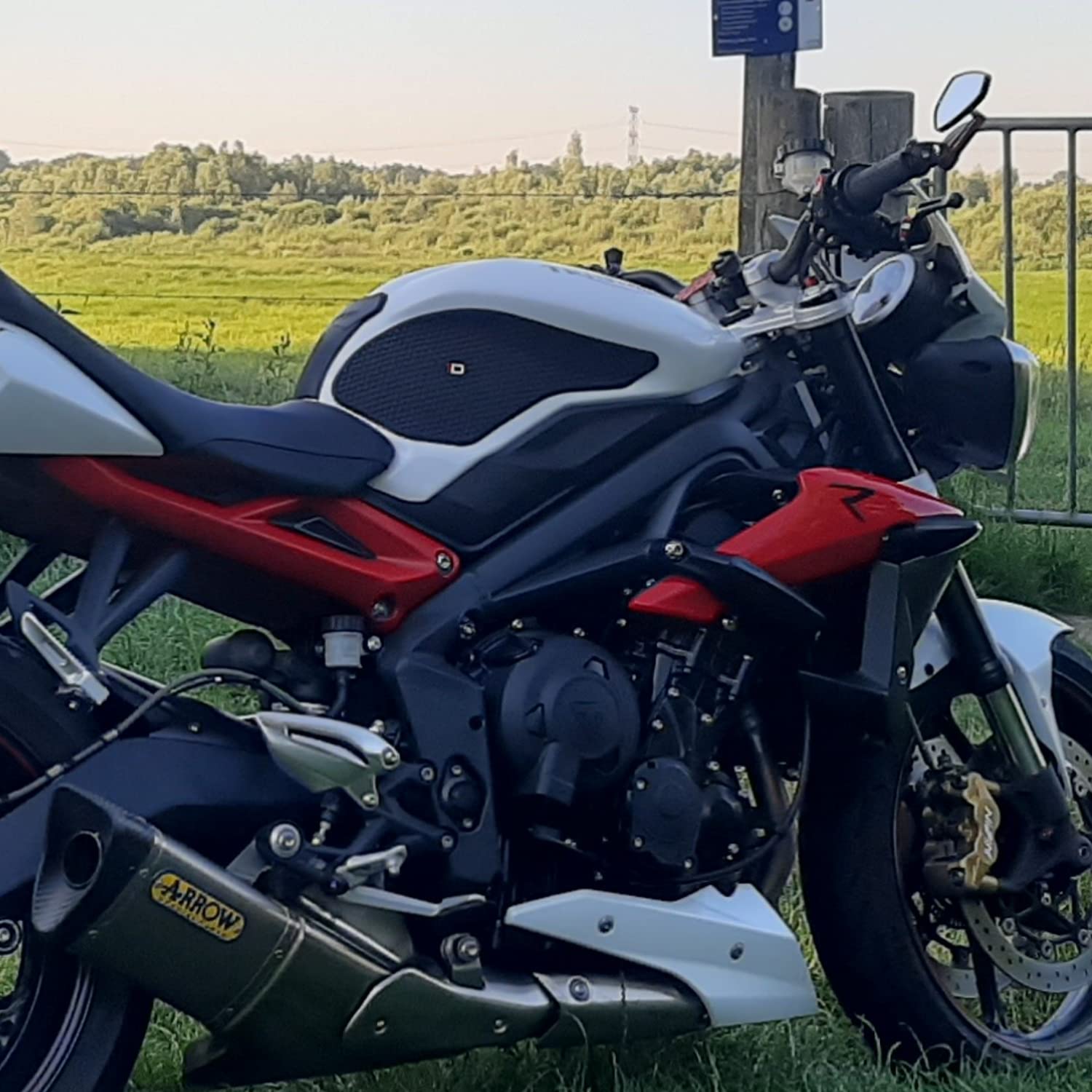 Autocollant de protection latérale de réservoir pour Triumph Daytona 675 Street Triple HDR235 (NOIR)