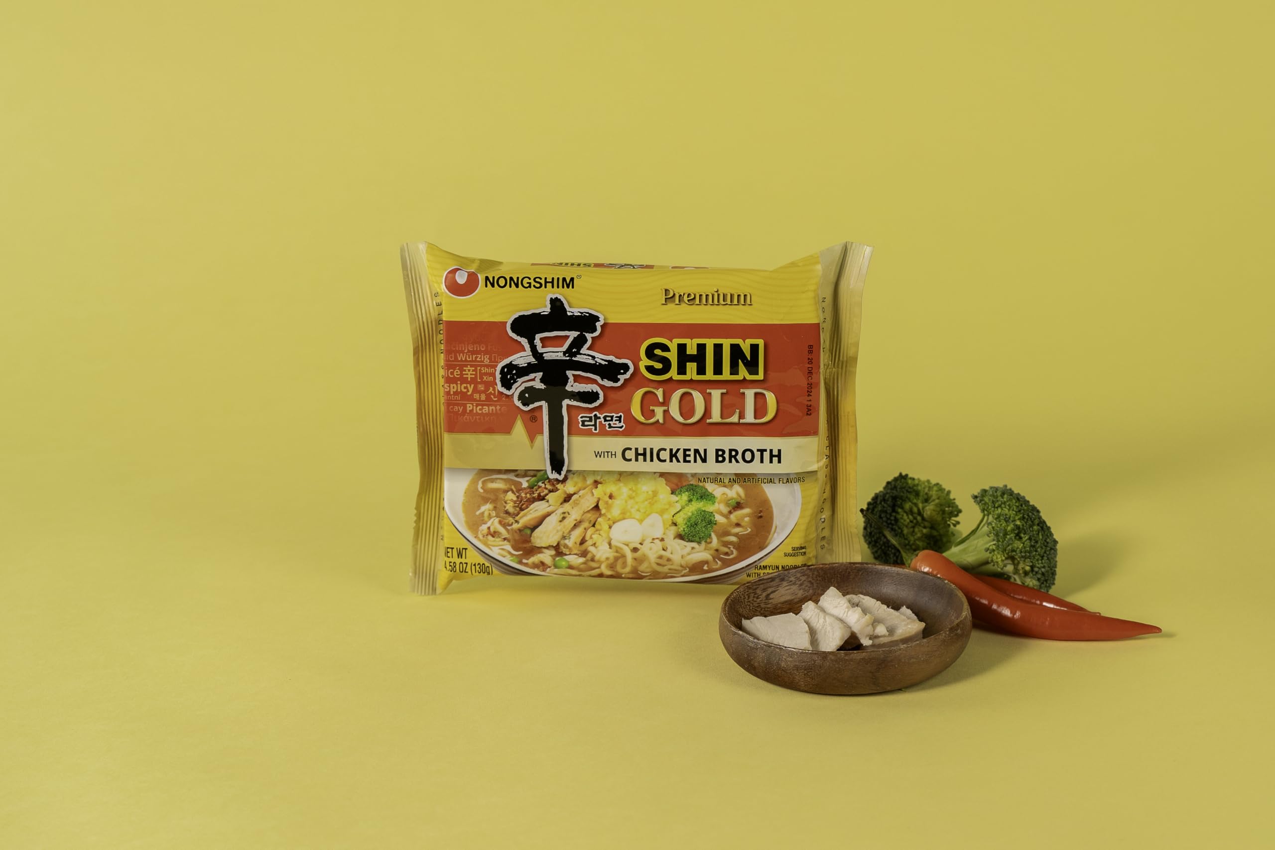 Nongshim Ramen Noodles, Gourmet Instant Ramen, Premium Microwavable Noodle Soup, Shin Gold, 4.58 Ounce (Pack of 16)