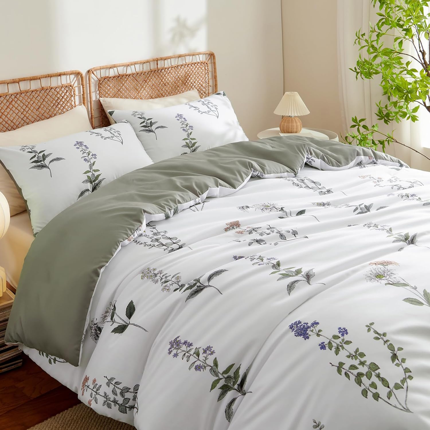 Nayoroom Pink Floral Duvet Cover Queen Size Green Botanical Leaf Printed on White Reversible Coquette Bedding Set 3 Pcs Soft Microfiber Spring Cottagecore Comforter Cover with Zipper Closure