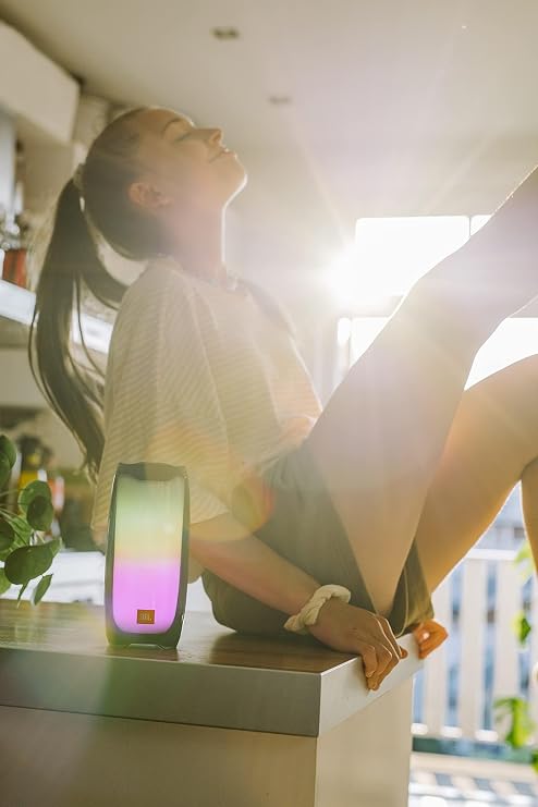 JBL Pulse 4 سماعة بلوتوث محمولة للماء مع عرض ضوئي - أسود