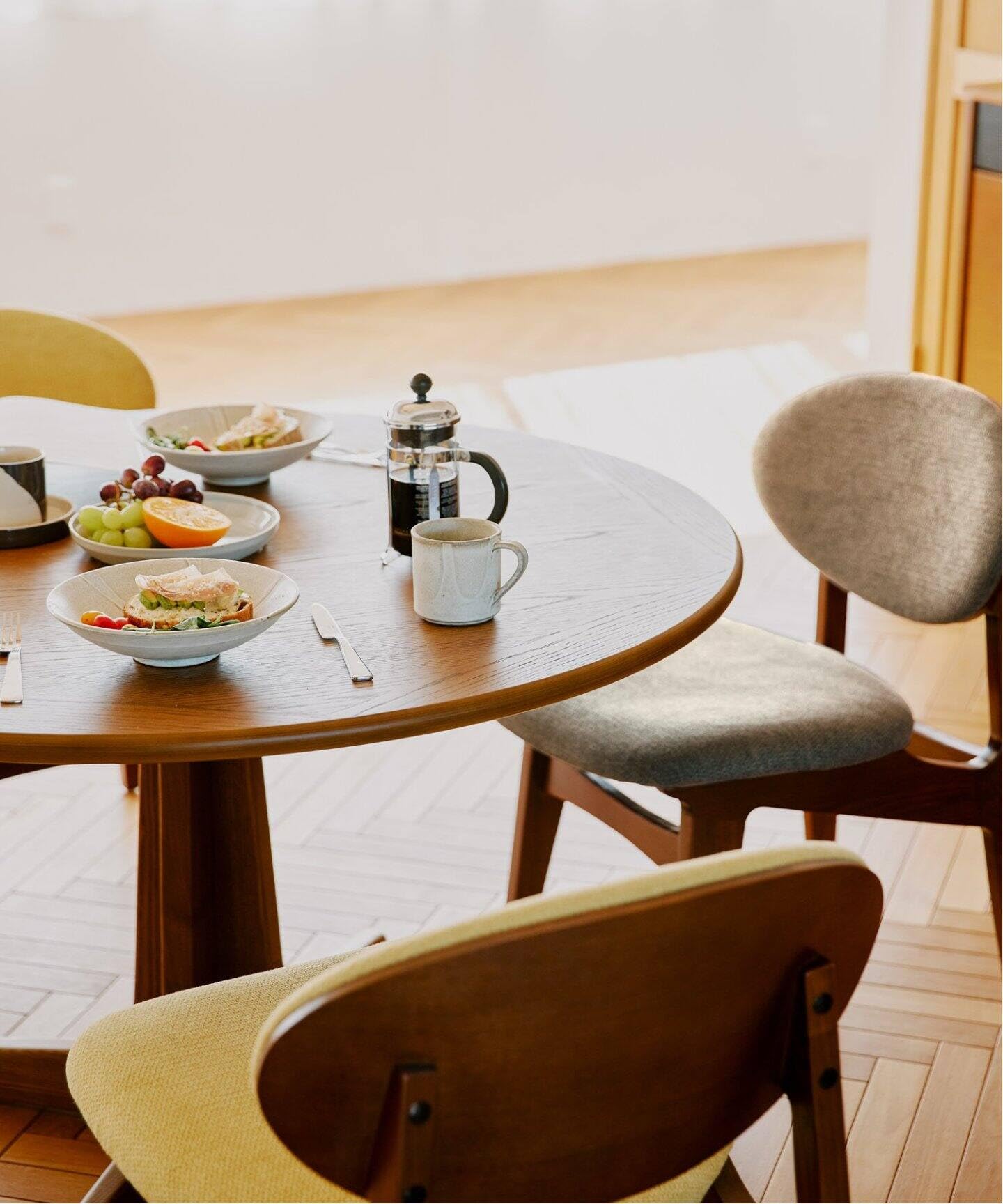 TRESTLES LD TABLE 円形　ダイニング Amazon.co.jp: ACME Furniture TRESTLES LD TABLE ダイニングテーブル