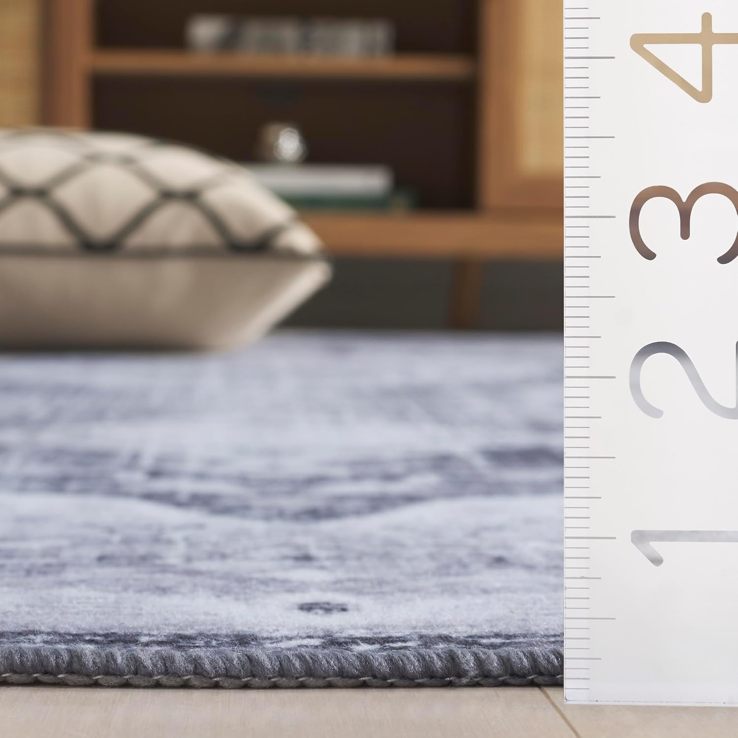 SAFAVIEH Washable Rug Tucson Collection - 5' x 8', Dark Grey & Light Grey, Slip Resistant & Easy to Clean, Ideal for Living Room, Bedroom, Dining Space (TSN206F)