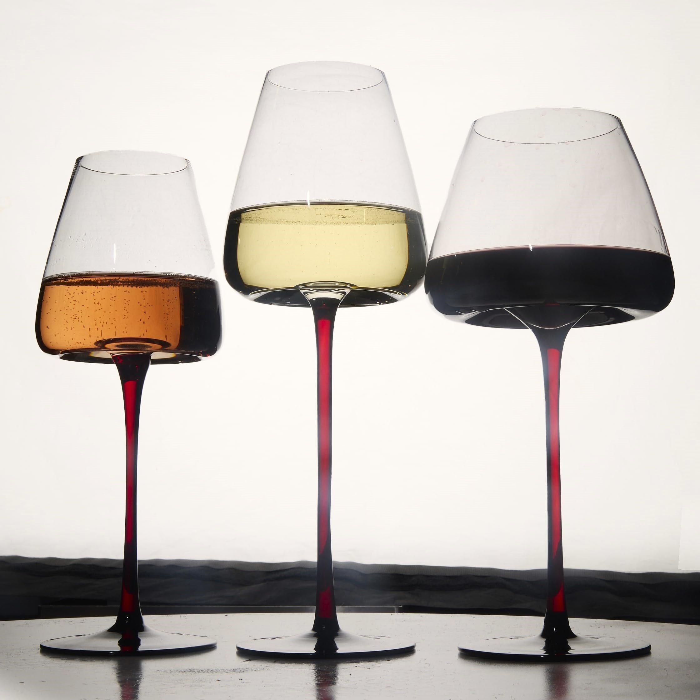 LEMONSODA Juego de 4 copas de vino cóncavas grandes, tallo rojo de lujo y parte inferior negra para vino tinto y blanco, cristalería hecha a mano de primera calidad para bares domésticos de lujo, 16