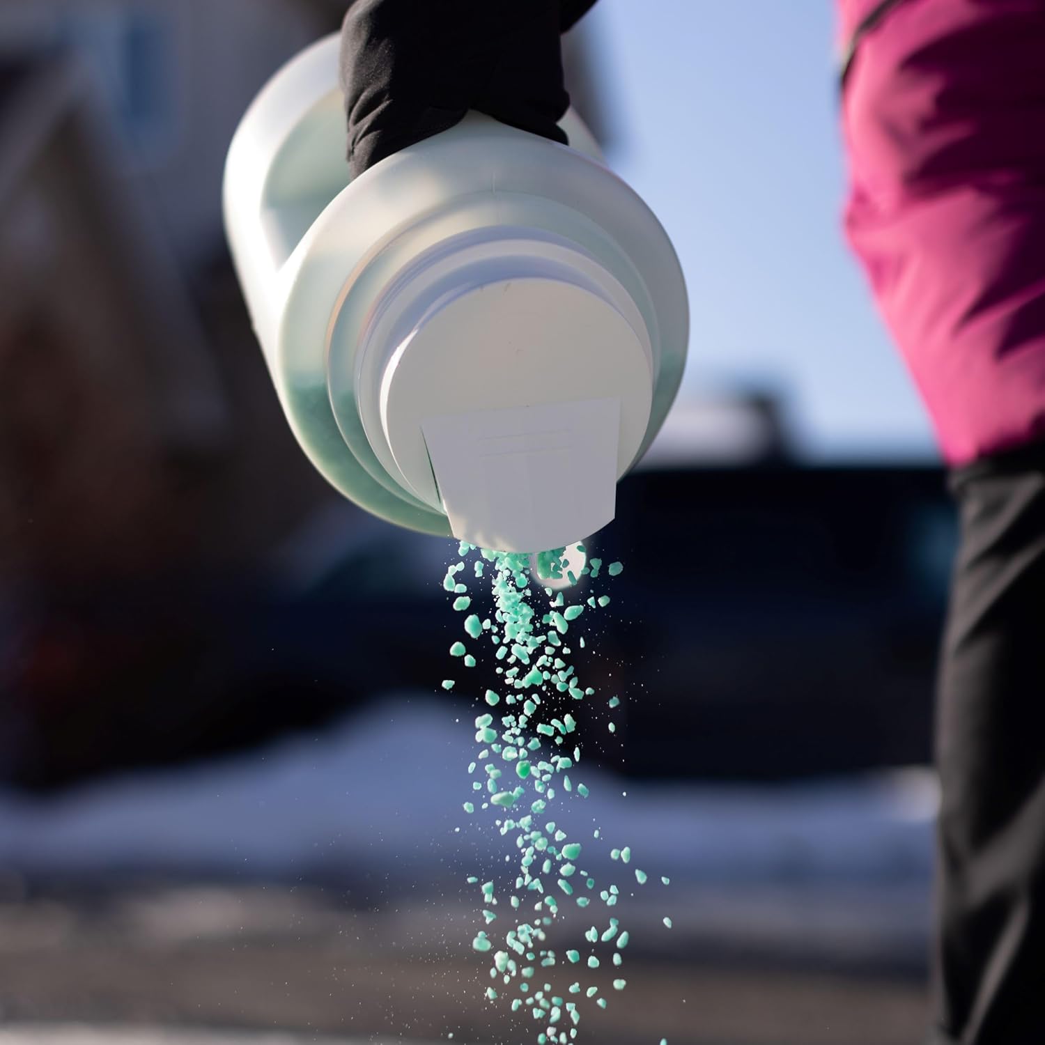 Scotts ezmelt Ice Melter, Salt and Calcium Chloride Ice Melt, Use on Hard Surfaces, Melts Ice Fast, 9.9 lb.