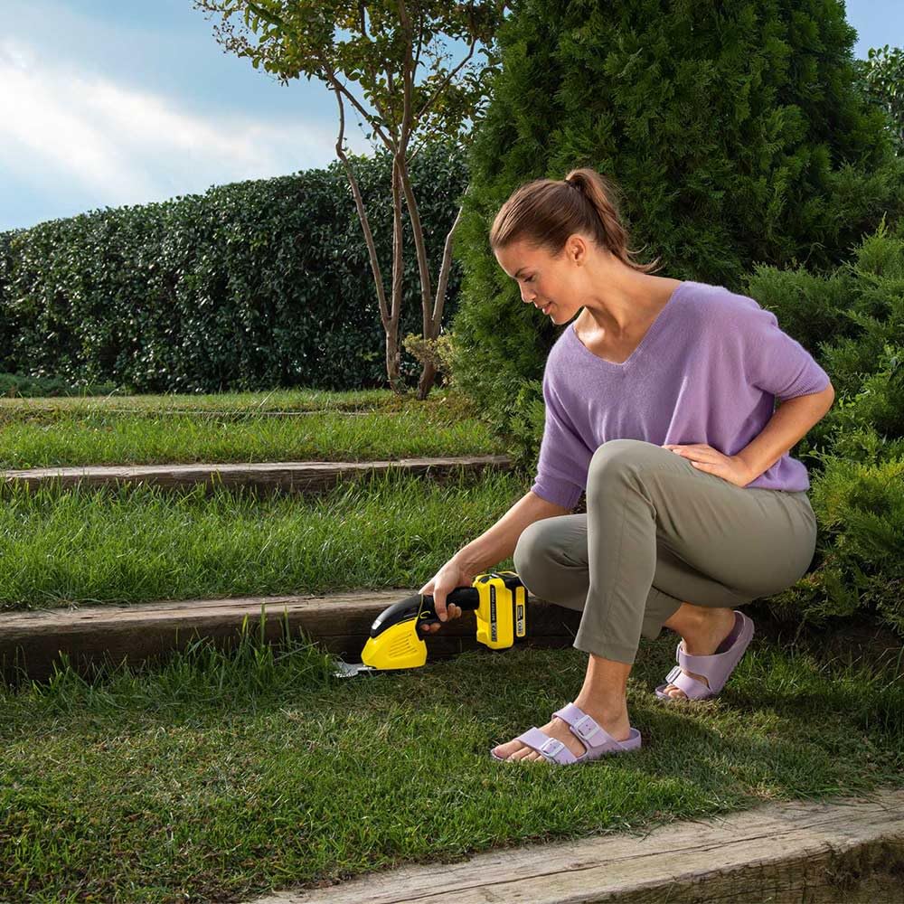 Kärcher GSH 18-20 akumulatorowe nożyce 2 w 1 (w tym ostrze do krzewów 20 cm i ostrze do trawy 12 cm, platforma bateryjna 18 V, waga 2,4 kg)