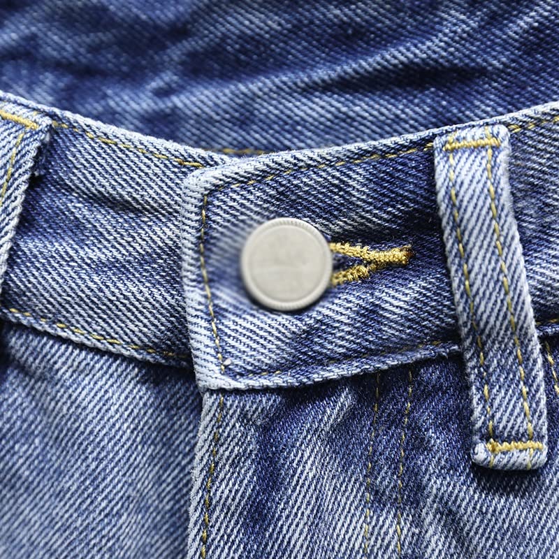 Short jean déchiqueté bleu clair résolvant l'inconfort de la chaleur avec sa coupe ample droite