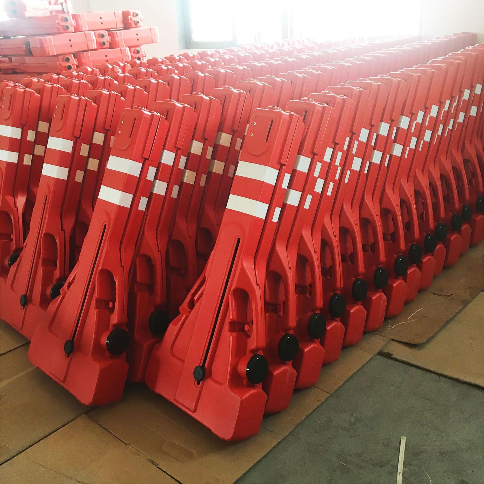 Rozszerzalna mobilna bariera wodna - składane ogrodzenie bezpieczeństwa ruchu, wielofunkcyjna plastikowa bariera do kontroli tłumu i zarządzania ruchem, przenośne rozwiązanie bezpieczeństwa