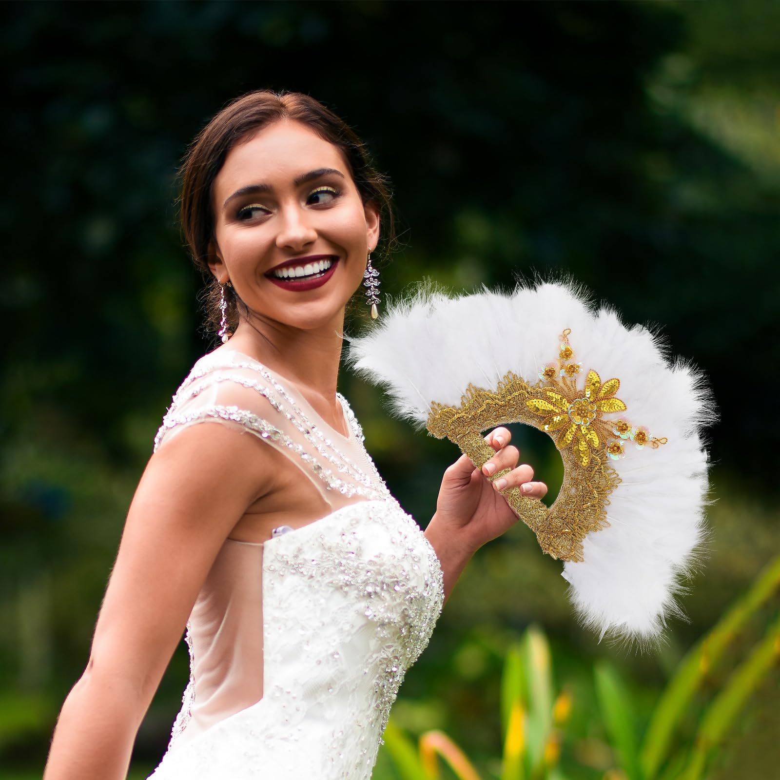 NOLITOY Abanico de Novia Delicado Plumas en Tonos Claros y Bordes Dorados, Accesorio Decorativo Fácil de Manejar para Bodas y Fiestas Elegantes