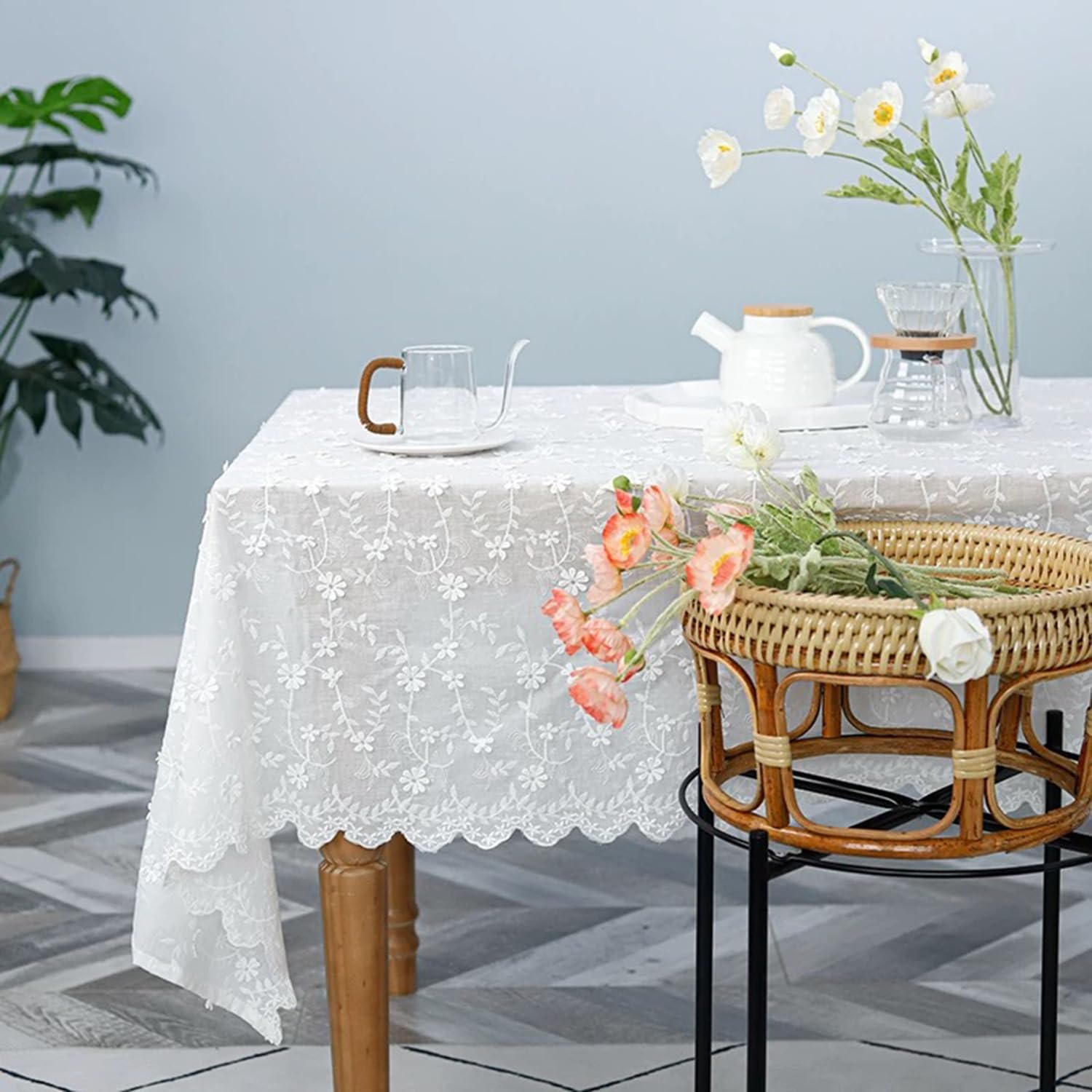 JE JOUE Beige Floral Embroidered Lace Tablecloth, Elegant Scalloped Edge Design, Vintage Farmhouse Style for Dining Room,Banquet, Wedding, Picnic, Kitchen, Party & Home Decor