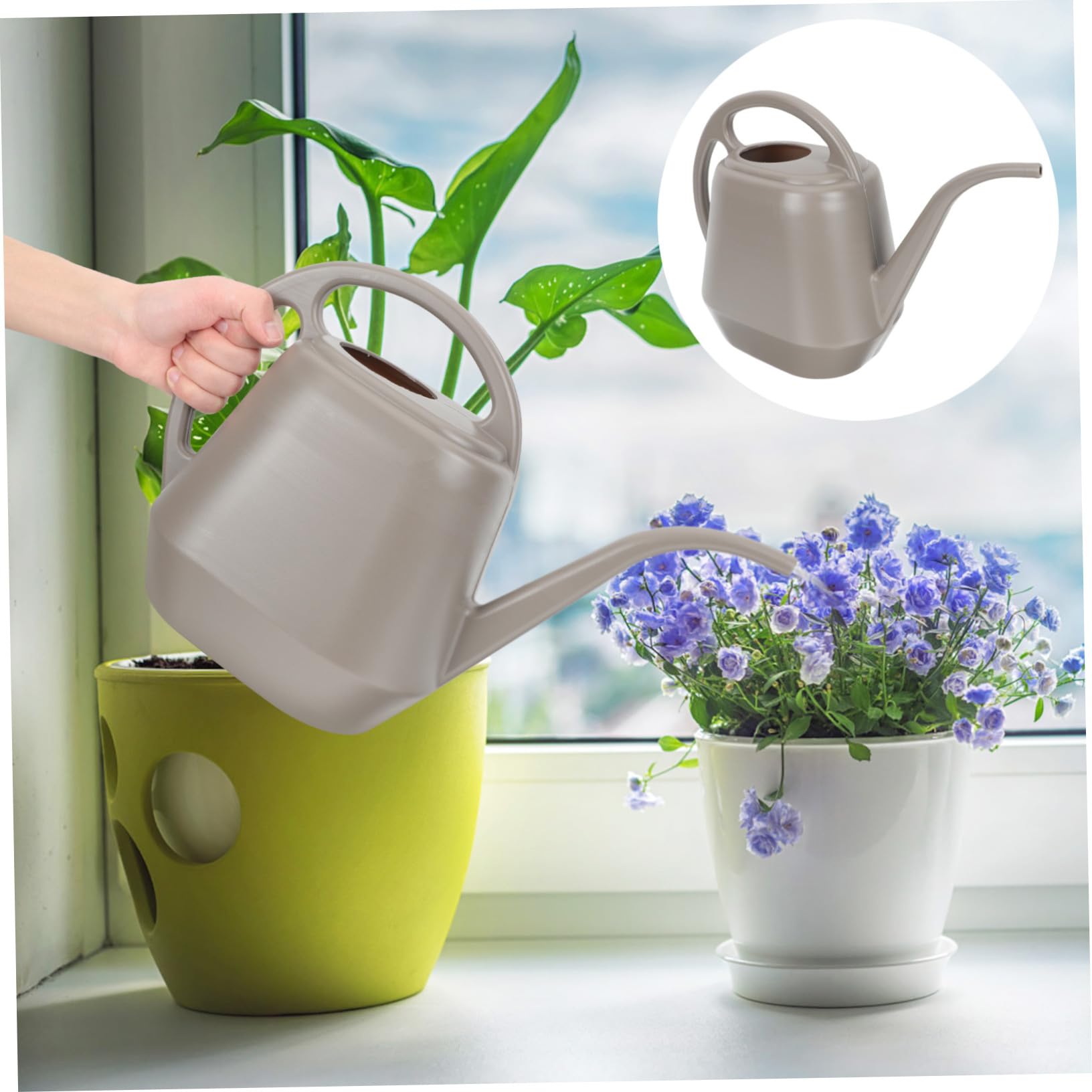 Regadera para Flores de Interior y Exterior Boquilla Larga, Capacidad 4l, Plástico Resistente Color Café para Riego de Plantas y Suculentas
