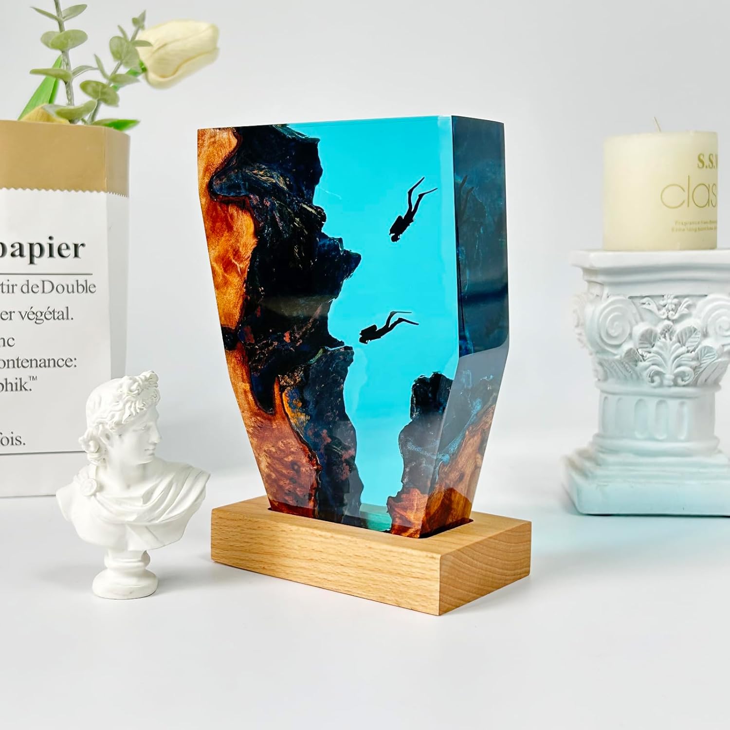 Resin Ocean Night Light with Wooden Baset, Couple Diver. Art Home Decoration, Resin Lamps are All Carefully Crafted Birthday Gifts (7.8 * 5 * 1.4inch)