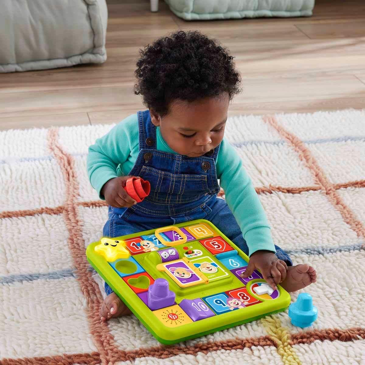 Fisher-Price Hündchen Spielstation Fisher-Price Musikwiedergabe Brettspiel Babyspielzeug, Spaß und Lernen Hündchen Spielstation, mehrsprachige Version HRB70