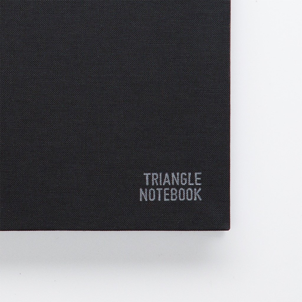 Triangle Notebook - Einzigartiges Design – Dreieckiges Notizbuch mit Stoffeinband (schwarz)
