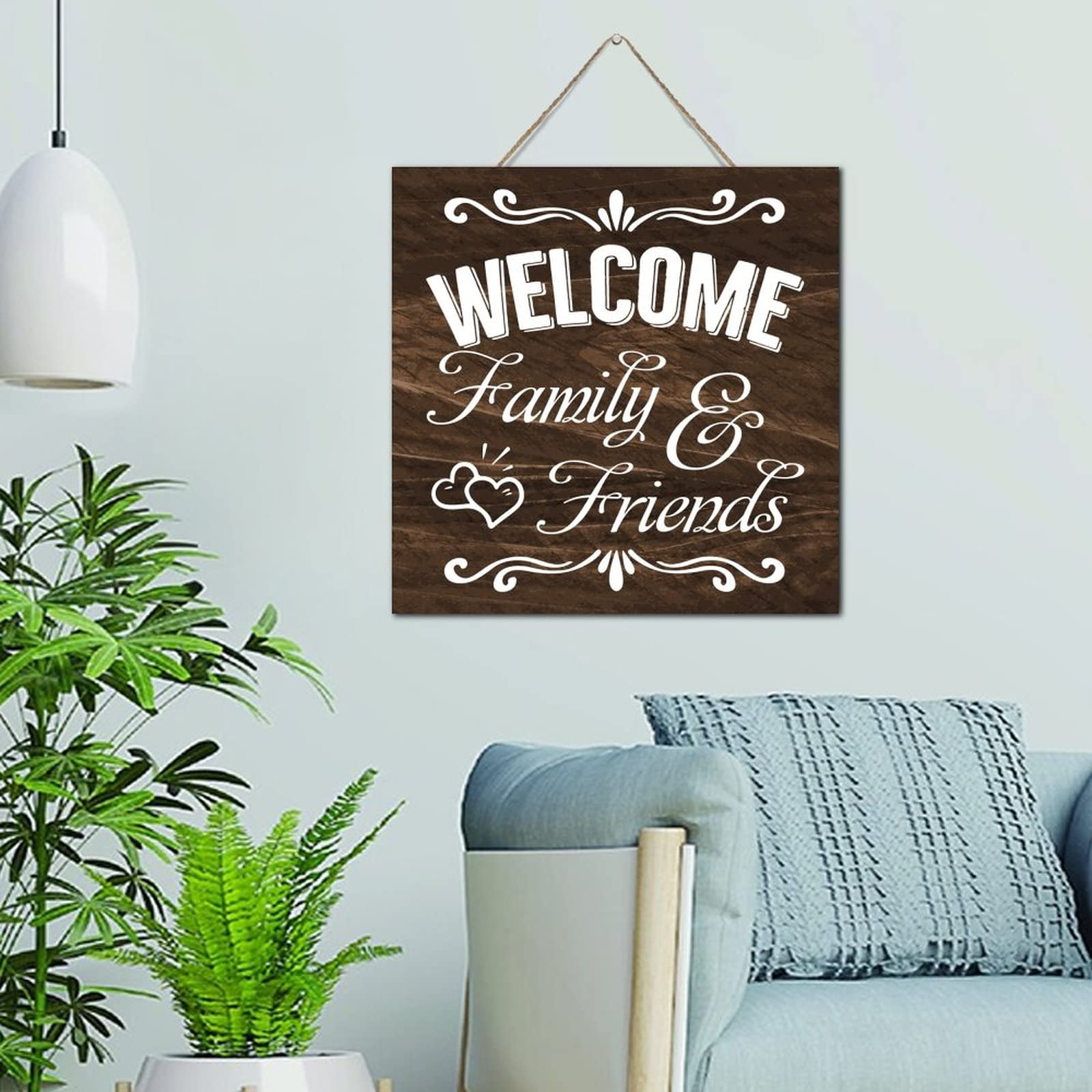 Panneau vintage en bois peint aux finitions artisanales et au style rustique