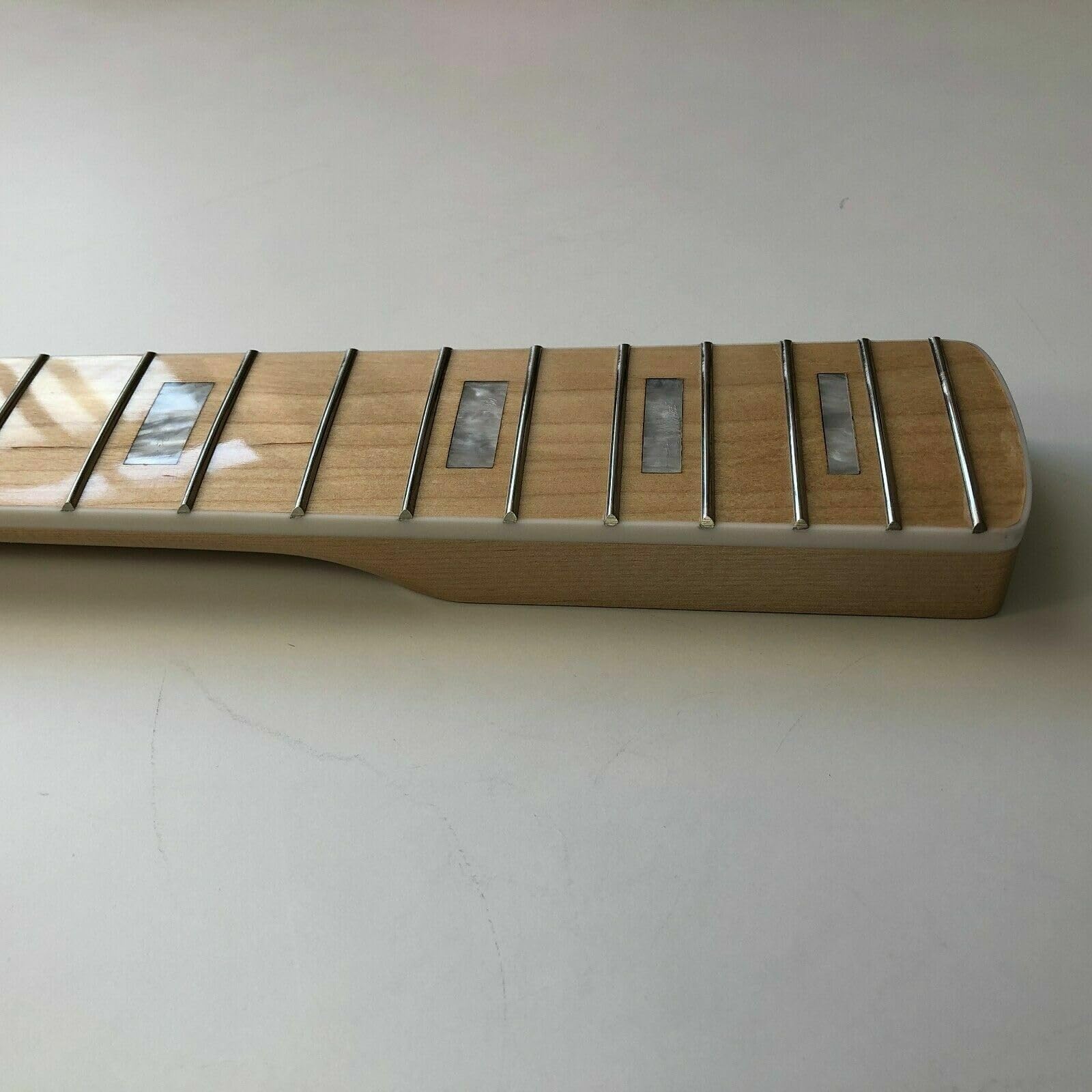 Lewa ręka 4-strunowa gitara basowa gryf klonowy 20 progów 34-calowa wkładka podstrunnica części zamienne