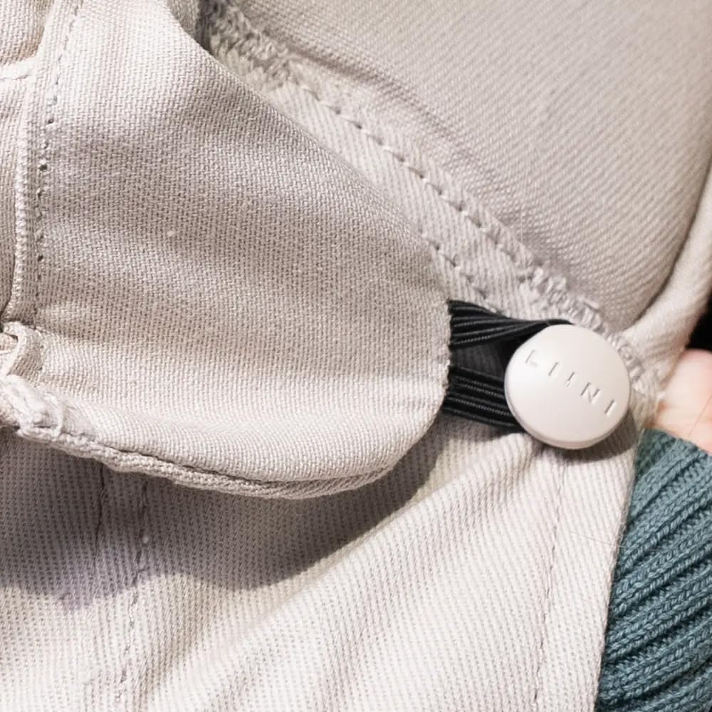 LIINI® Babytrage aus Baumwolle (Graubeige) – ab Geburt 3,5 kg bis 15 kg, ergonomisch & verstellbar, Kopfstütze, Klickverschluss – CE EN71-3 & SGS EN13209-2