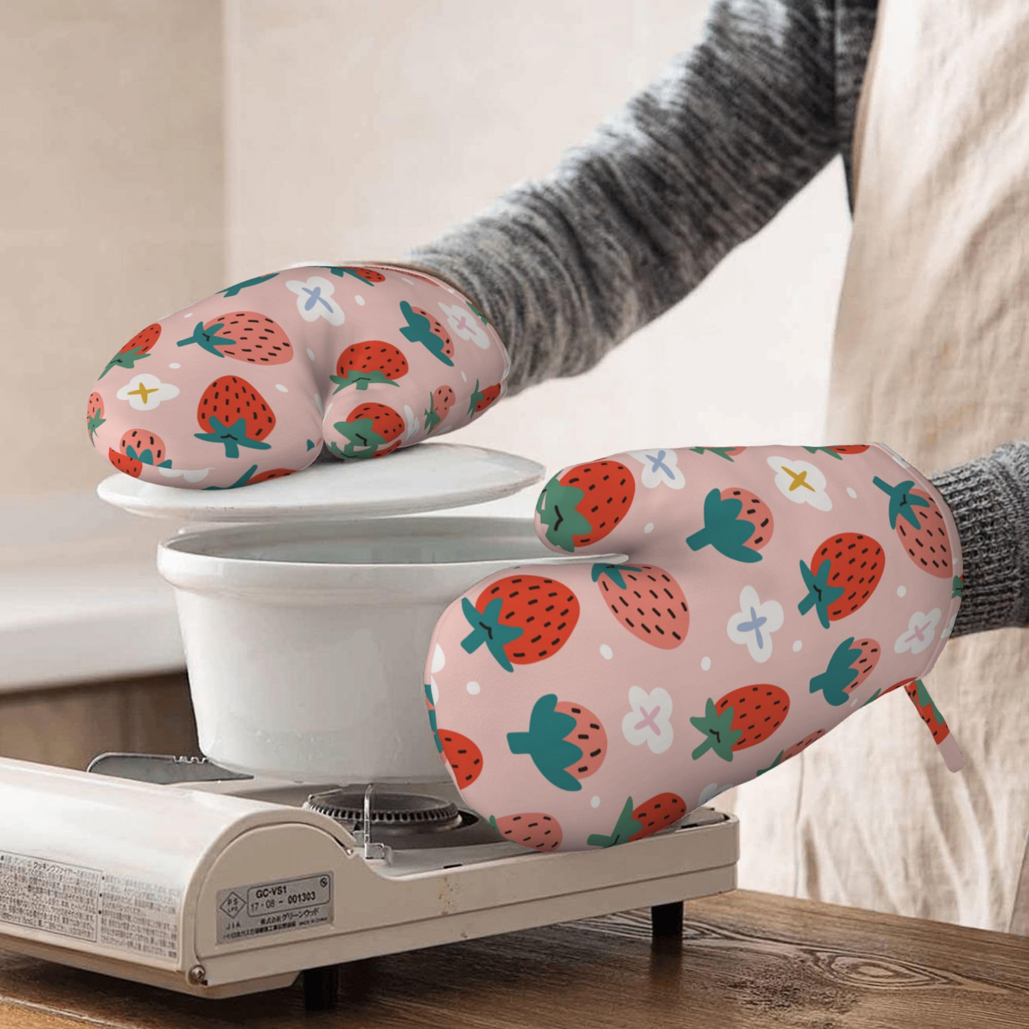 Lot de 4 maniques et maniques en silicone résistant à la chaleur et antidérapants pour cuisine, cuisine, grillades et micro-ondes Motif fraises