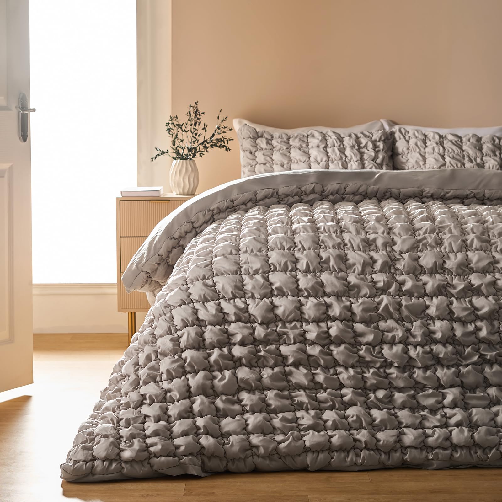Ohs Natural Seersucker Bedding Quilt Covers King Size, Ultra Soft Warm Cosy Filled Seersucker Duvet Cover Luxury Plain Dye Textured Crinkled King Size Duvet Cover Set With Matching Pillowcases,