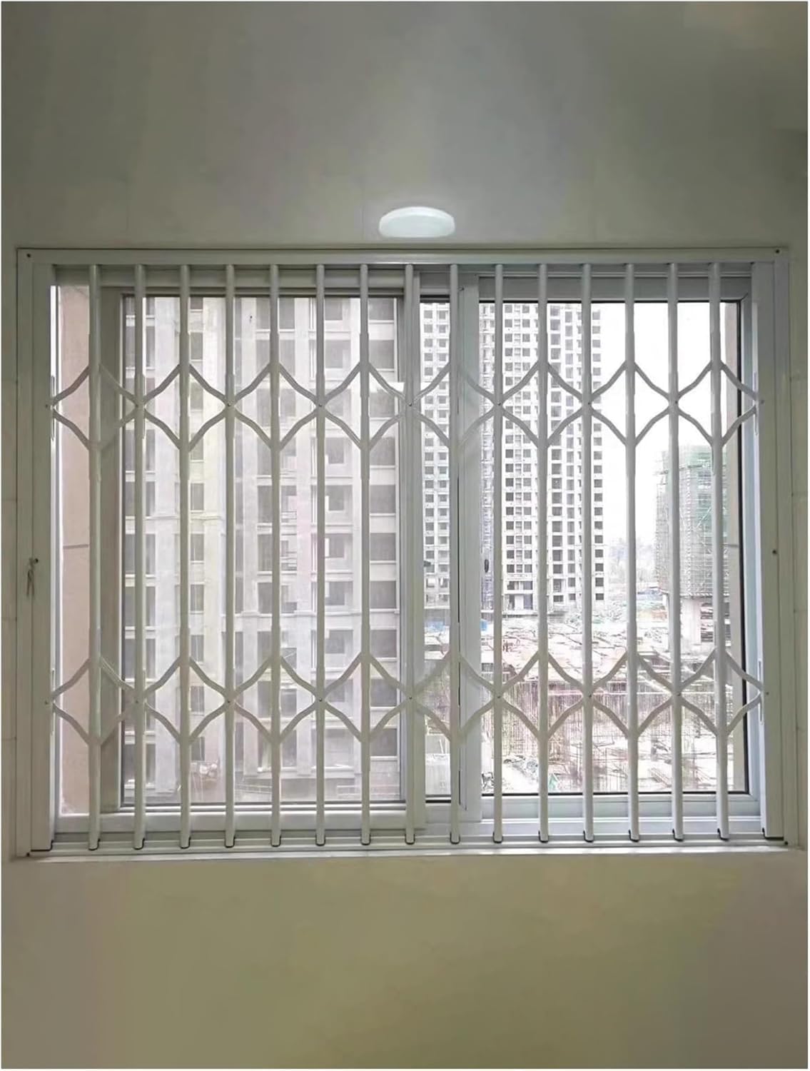 Barres de sécurité horizontales pliables pour fenêtre avec serrure – Rail de sécurité réglable pour portails coulissants et fenêtres (80 x 130 cm)