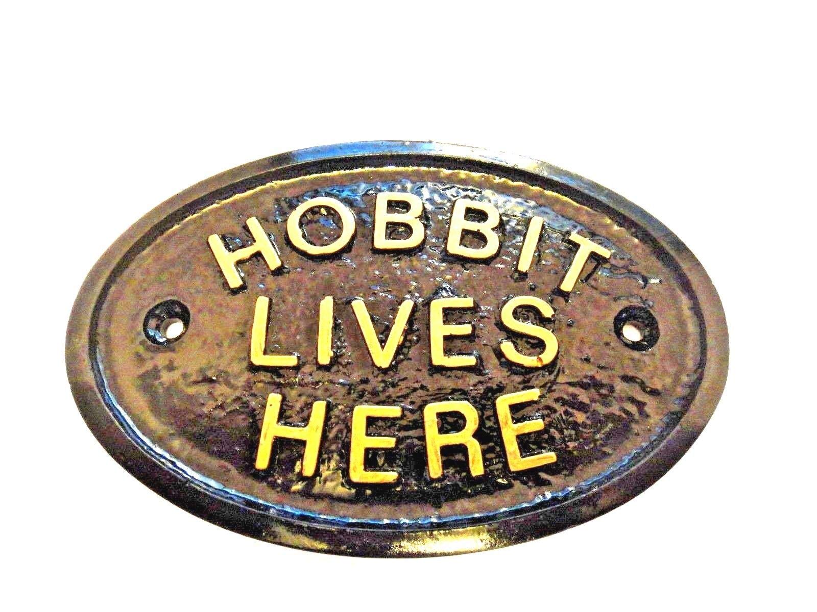 HOBBIT LIVES HERE" HOUSE GARDEN WALL PLAQUE IN BLACK WITH GOLD RAISED LETTERING