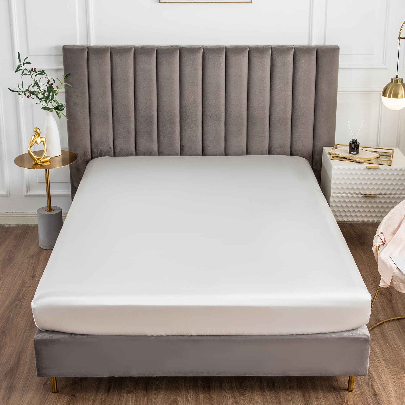 Morbuy 160x200 Fitted Sheet Satin Silk Bed Sheets, White Fitted Sheets Deep Pocket 30 cm, Easy Care Ultra Soft Silky Fitted Bedsheets Good for Skin & Hair