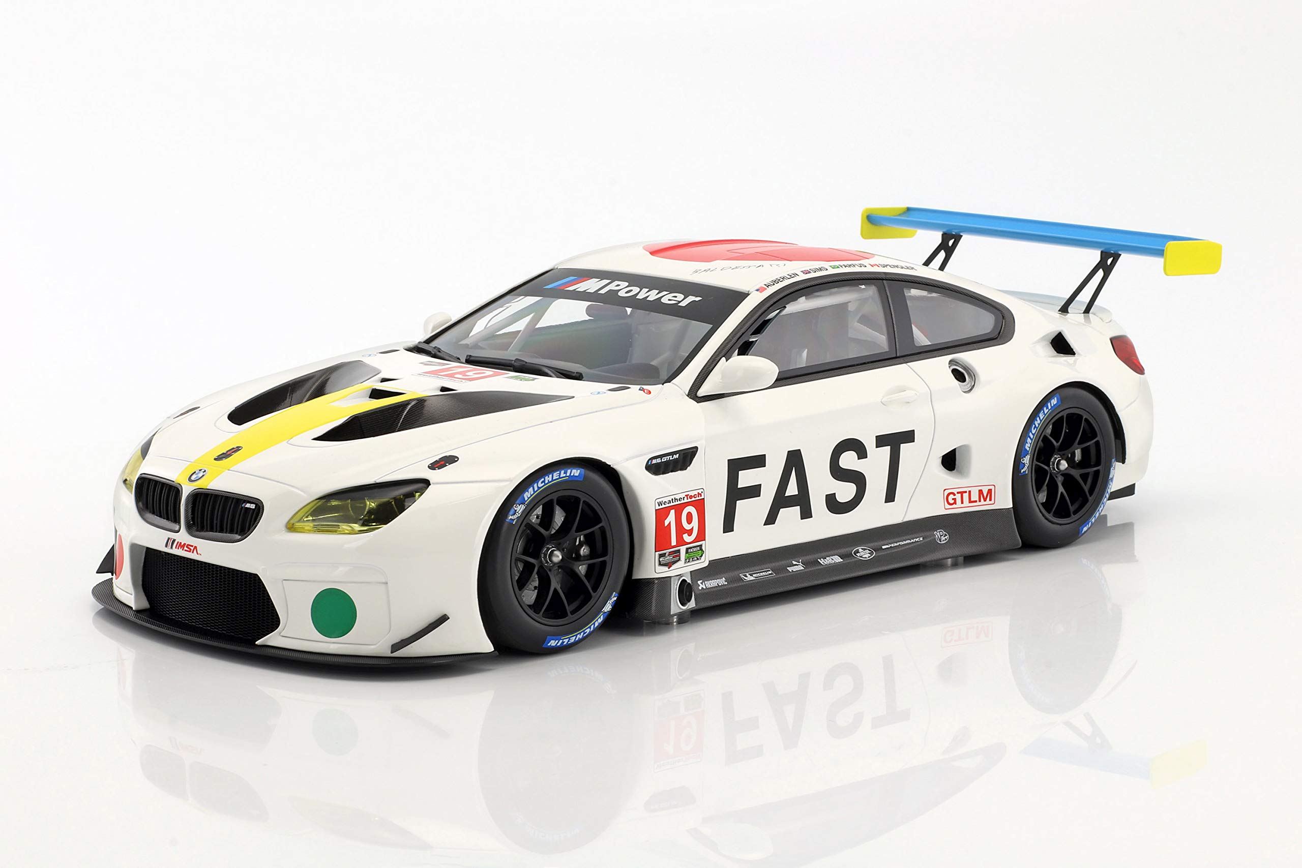 Kyosho M6 GTLM #19 Art Car John Baldessari mit Vitrine 1:18 