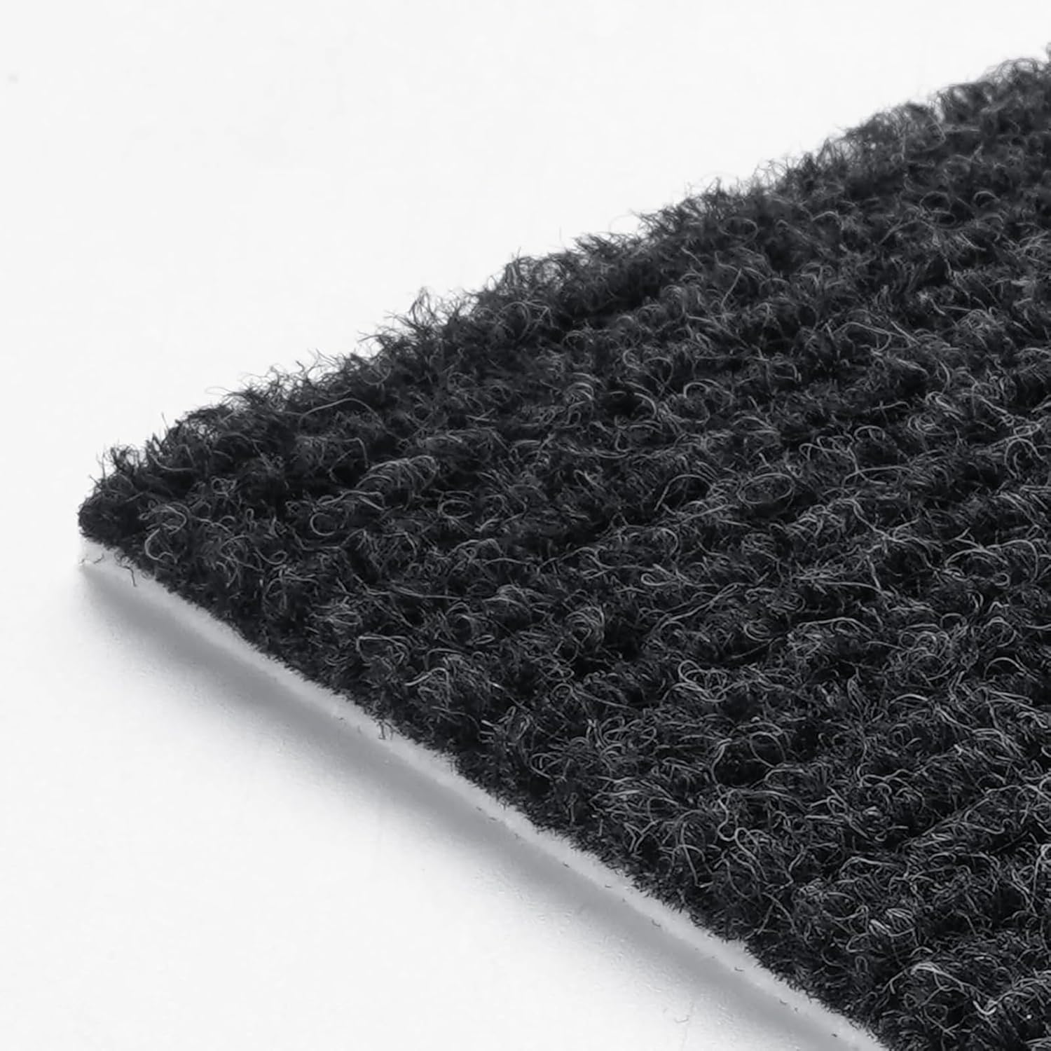 Carreaux de moquette anti-glisse FunStick pour sécuriser le sol de la maison