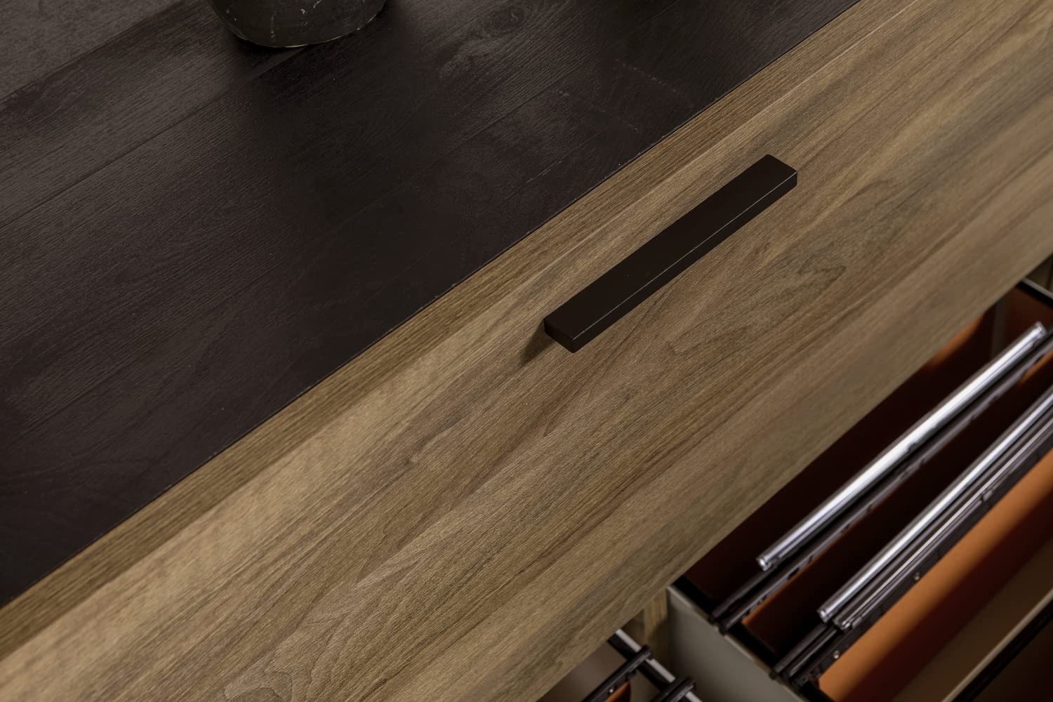Composad | Cassettiera della Linea DAVINCI BRERA con 2 Ante, 2 Cassetti e Serratura, Mobile Archivio, (LxAxP) 187,4x73x44,2 cm, Noce Brera e Nero Chalet, per Studio, Ufficio, Made in Italy