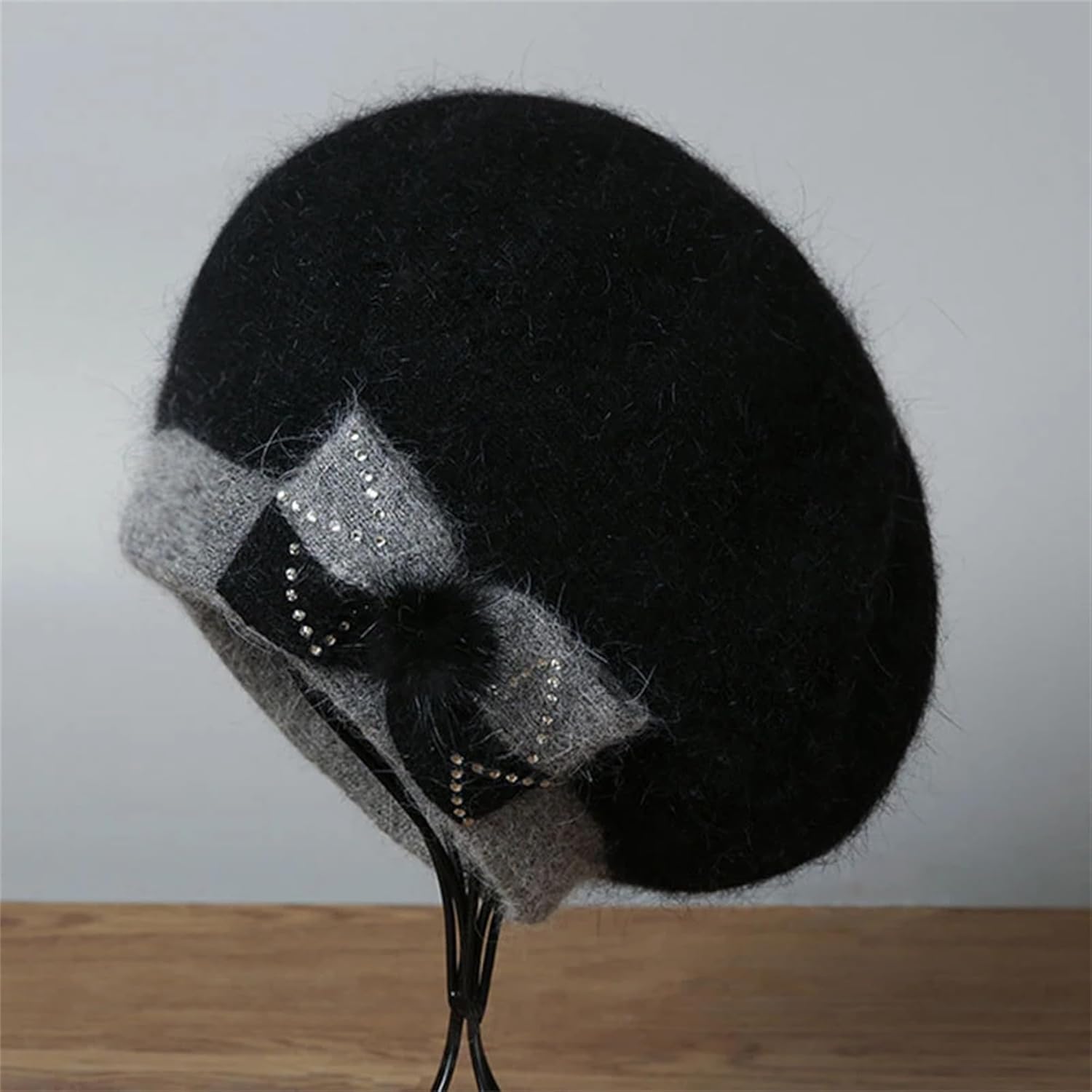 Women's Classic Bowknot Berets Girl's Winter Warm Double Layers Soft Knit Hat Soft Comfortable Outdoor Sports Caps