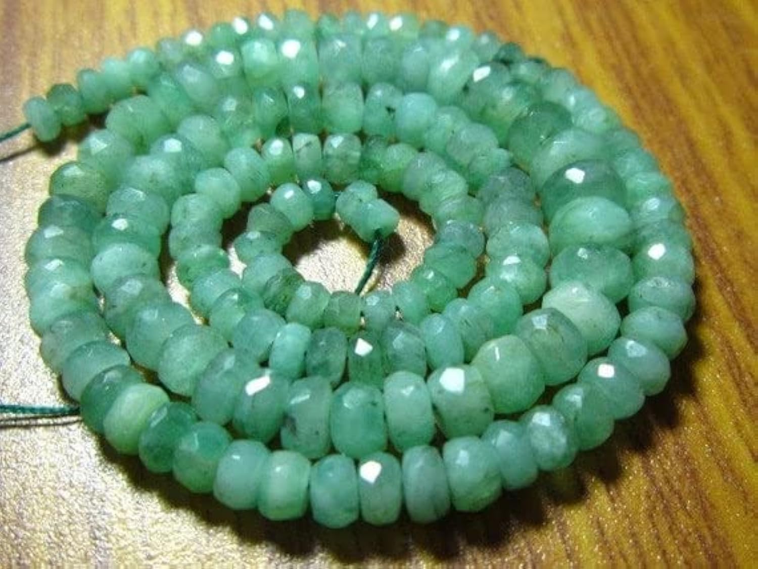 Emerald Light Green Pierres pour sublimer vos looks d'été