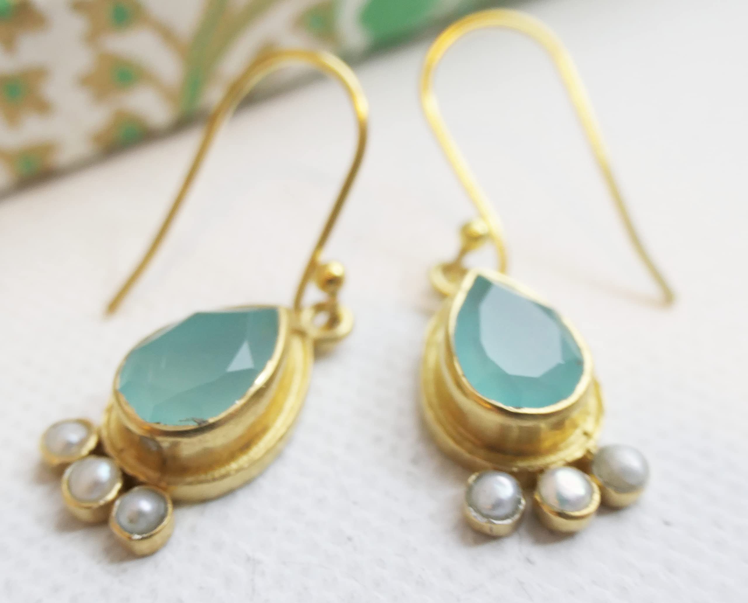 Pendientes de Plata de Ley 925 con Baño de Oro de Calcedonia Aqua y Perla de Agua Dulce
